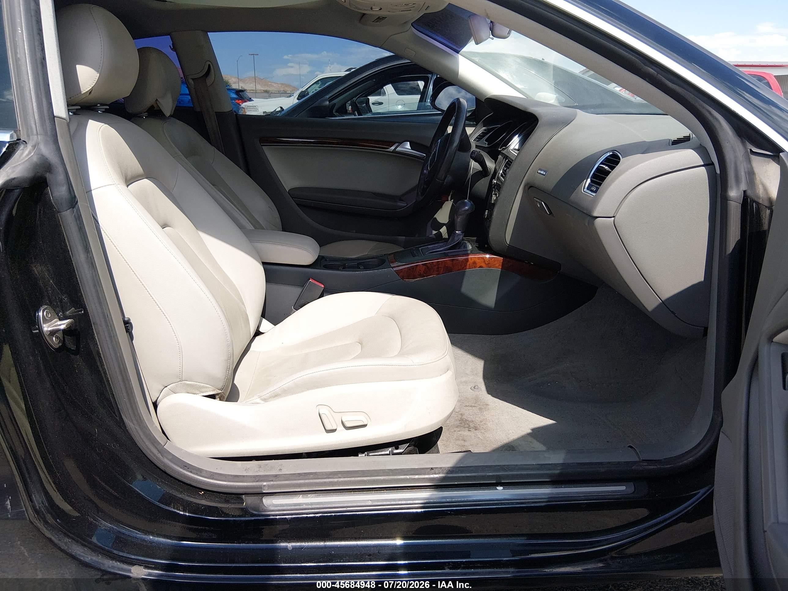2010 Audi A5 2.0t Premium Черный vin: WAULFAFR4AA044485