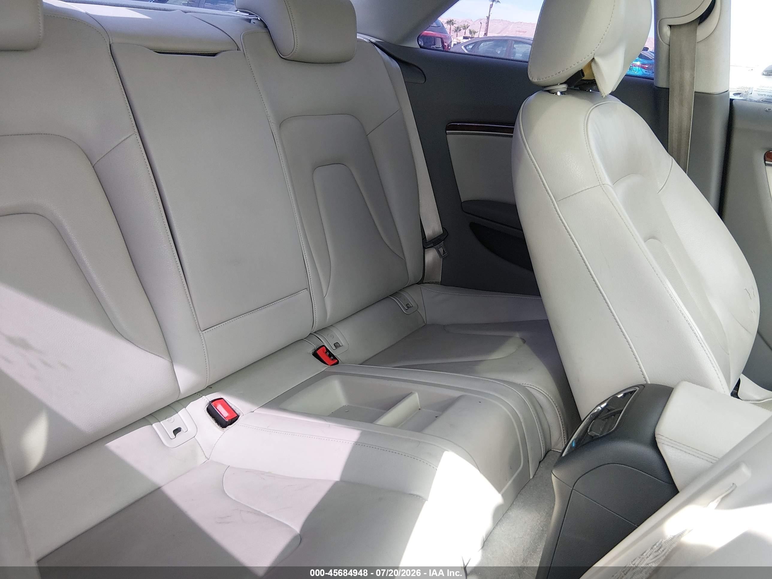 2010 Audi A5 2.0t Premium Черный vin: WAULFAFR4AA044485
