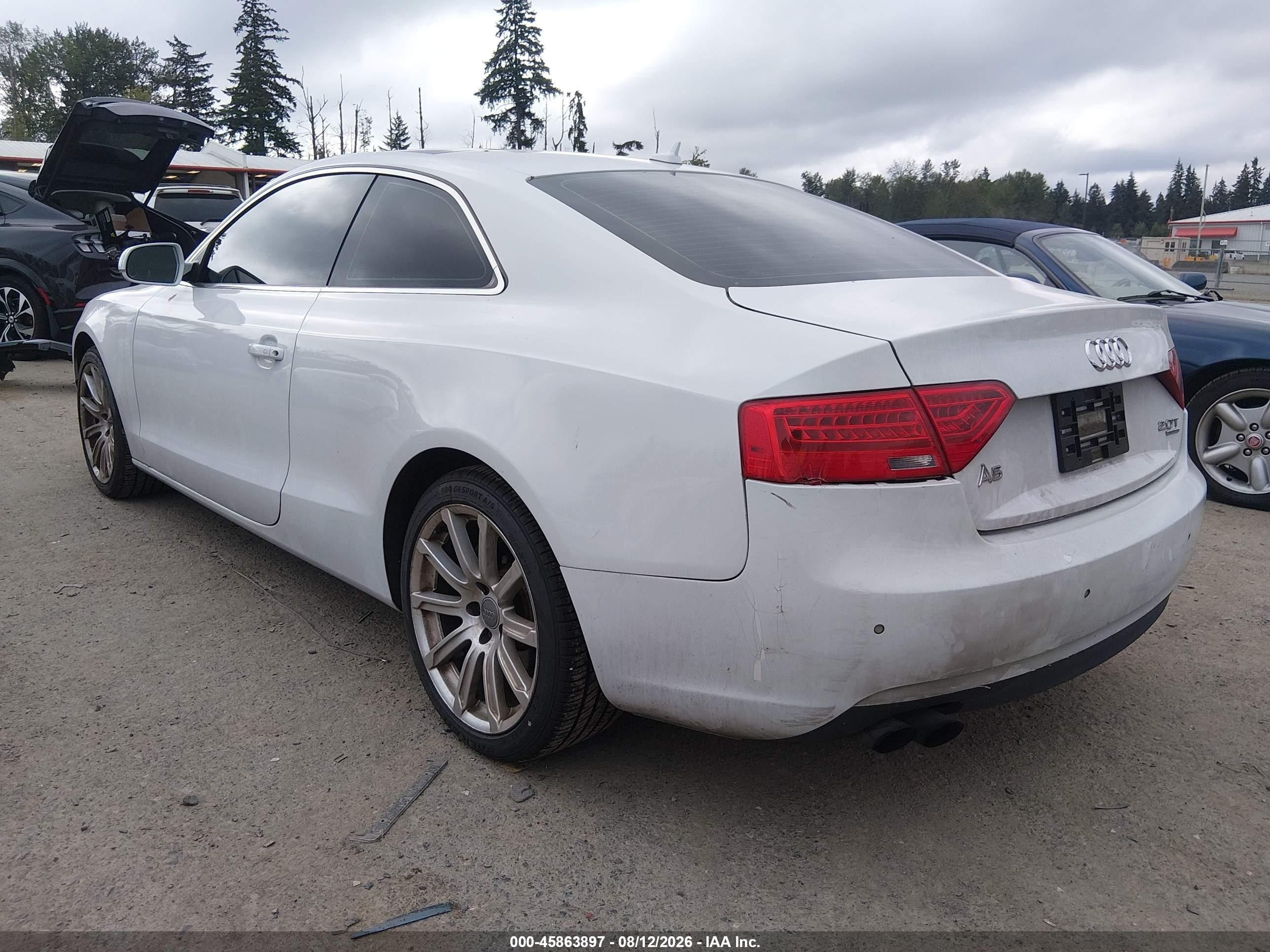 2013 Audi A5 2.0t Premium White vin: WAULFAFR4DA041834