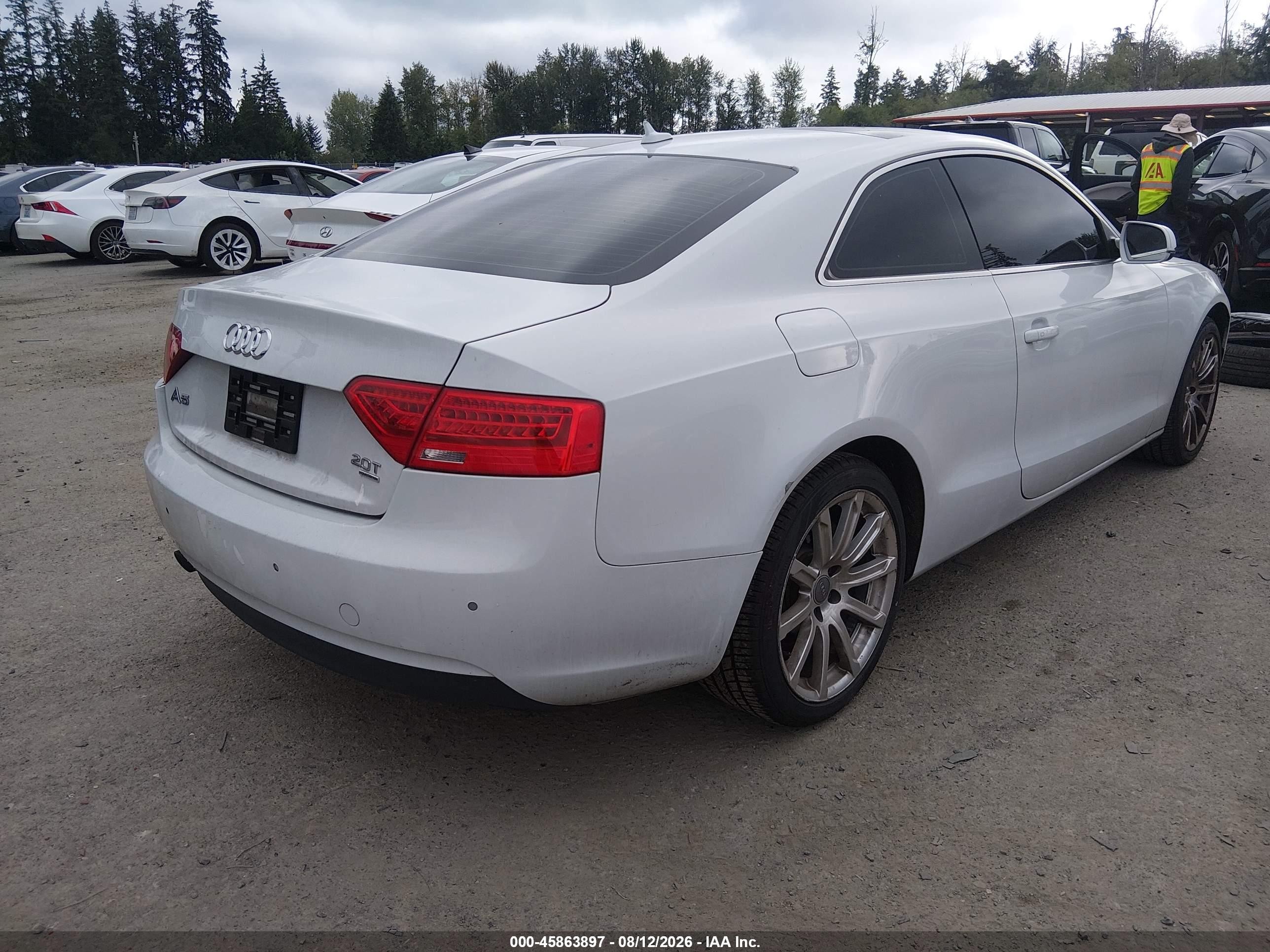 2013 Audi A5 2.0t Premium White vin: WAULFAFR4DA041834