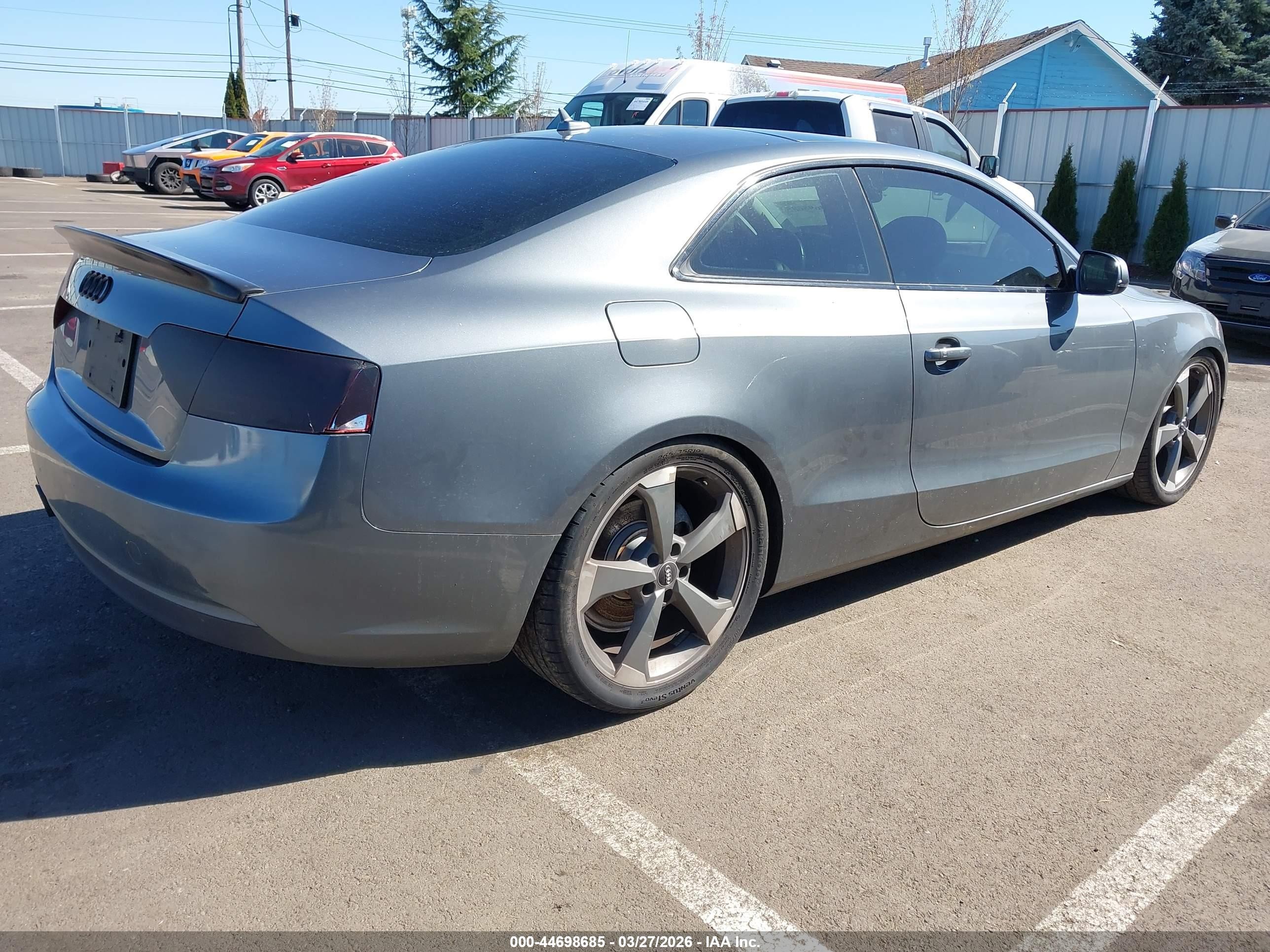 2013 Audi A5 2.0t Premium Серый vin: WAULFAFR5DA010155