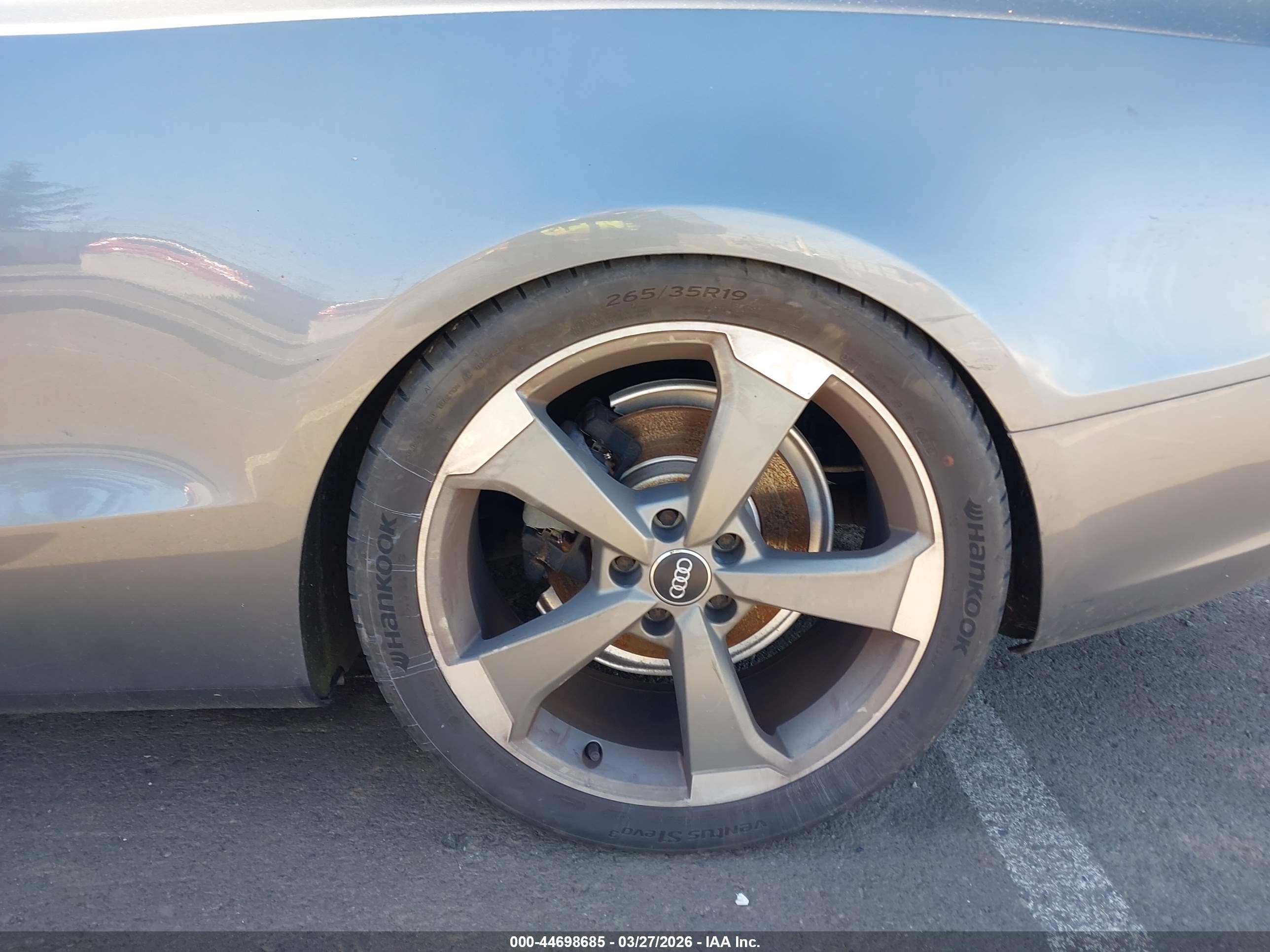 2013 Audi A5 2.0t Premium Серый vin: WAULFAFR5DA010155