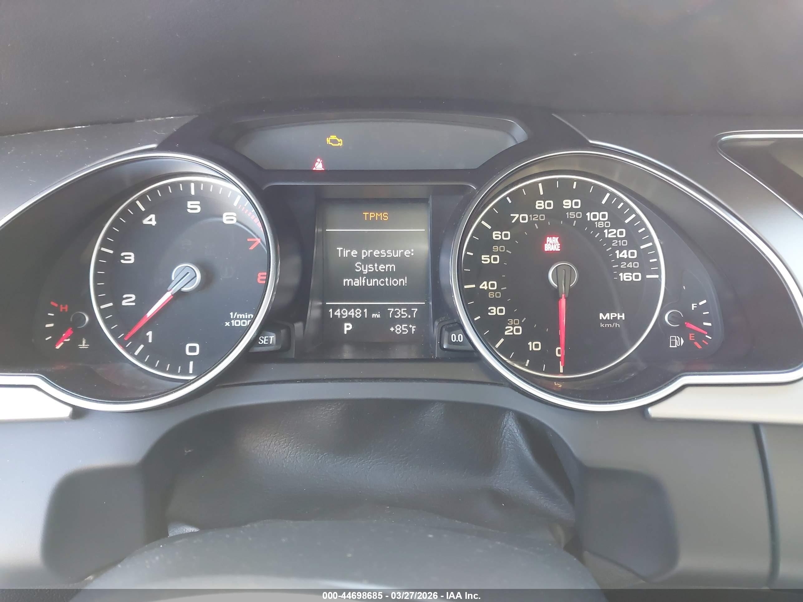 2013 Audi A5 2.0t Premium Серый vin: WAULFAFR5DA010155