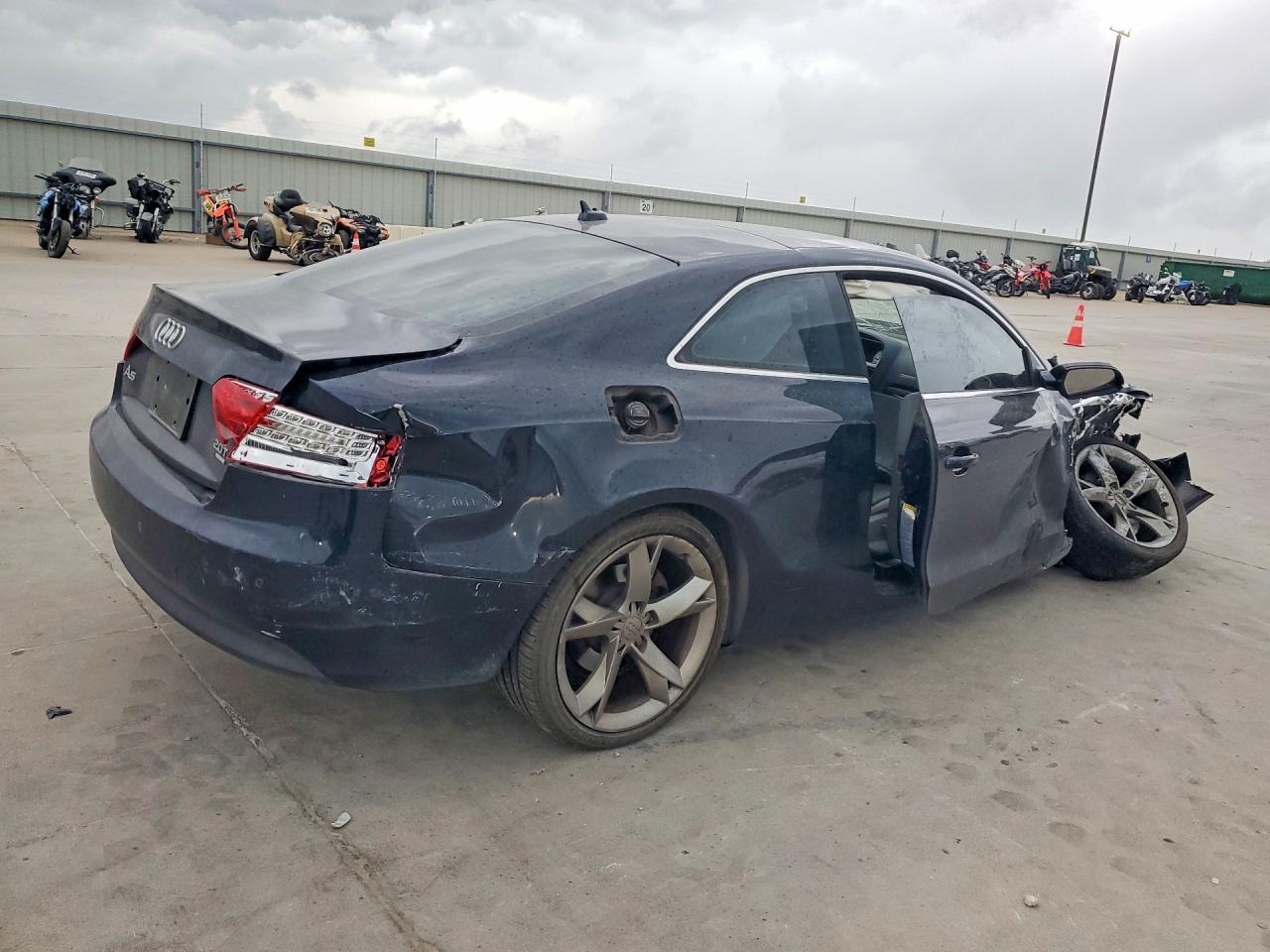 2010 Audi A5 Premium Plus Charcoal vin: WAULFAFR6AA079612