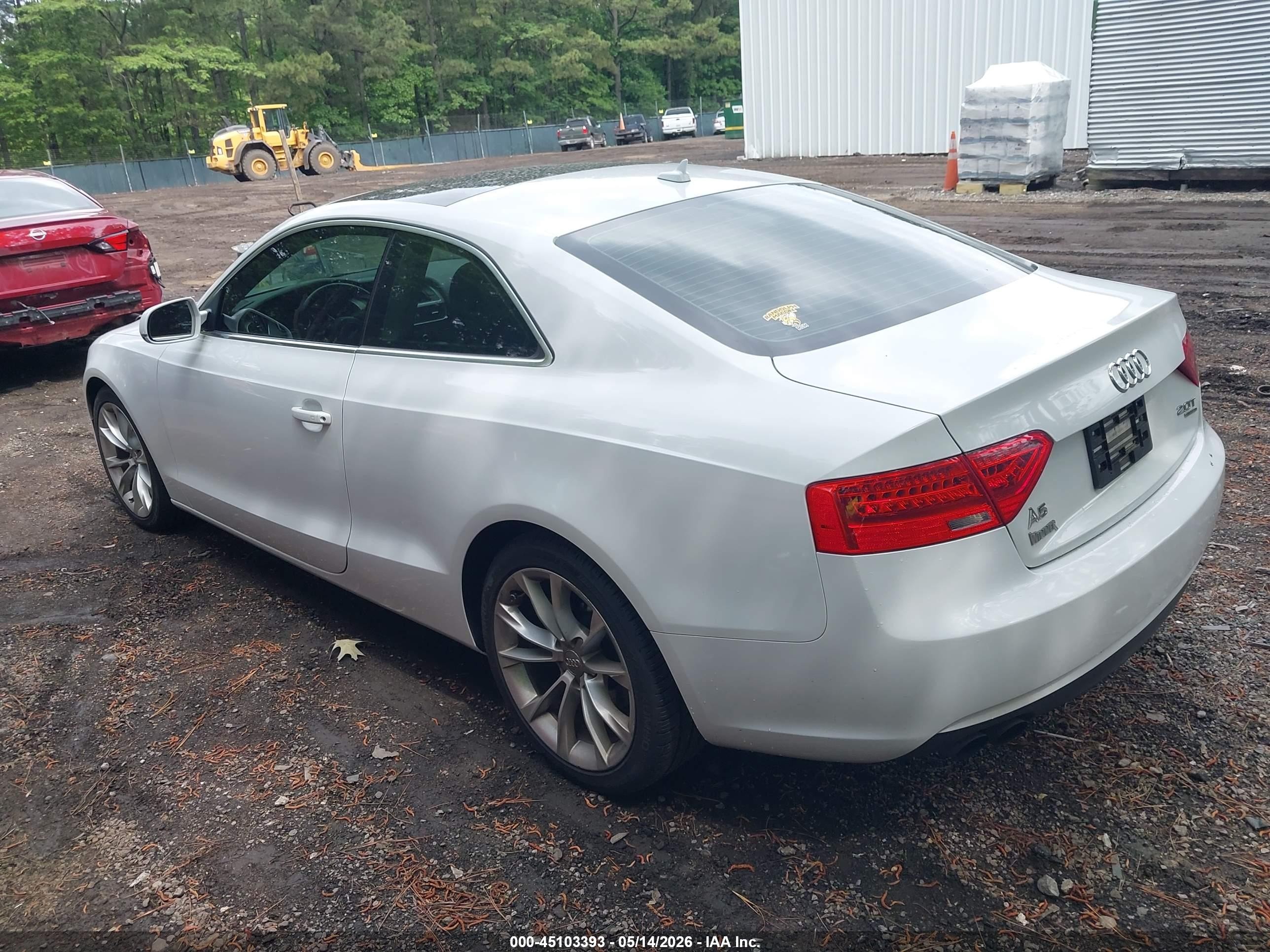 2013 Audi A5 2.0t Premium Белый vin: WAULFAFR6DA012772
