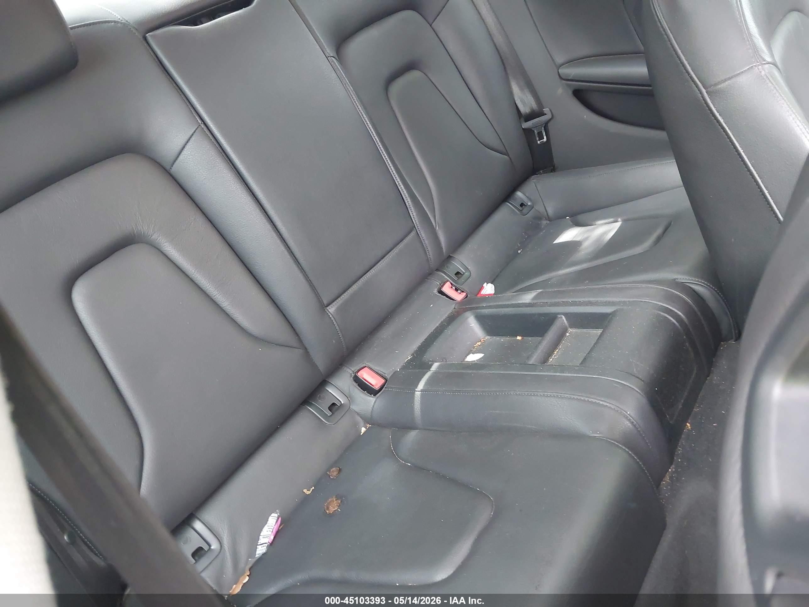 2013 Audi A5 2.0t Premium Белый vin: WAULFAFR6DA012772