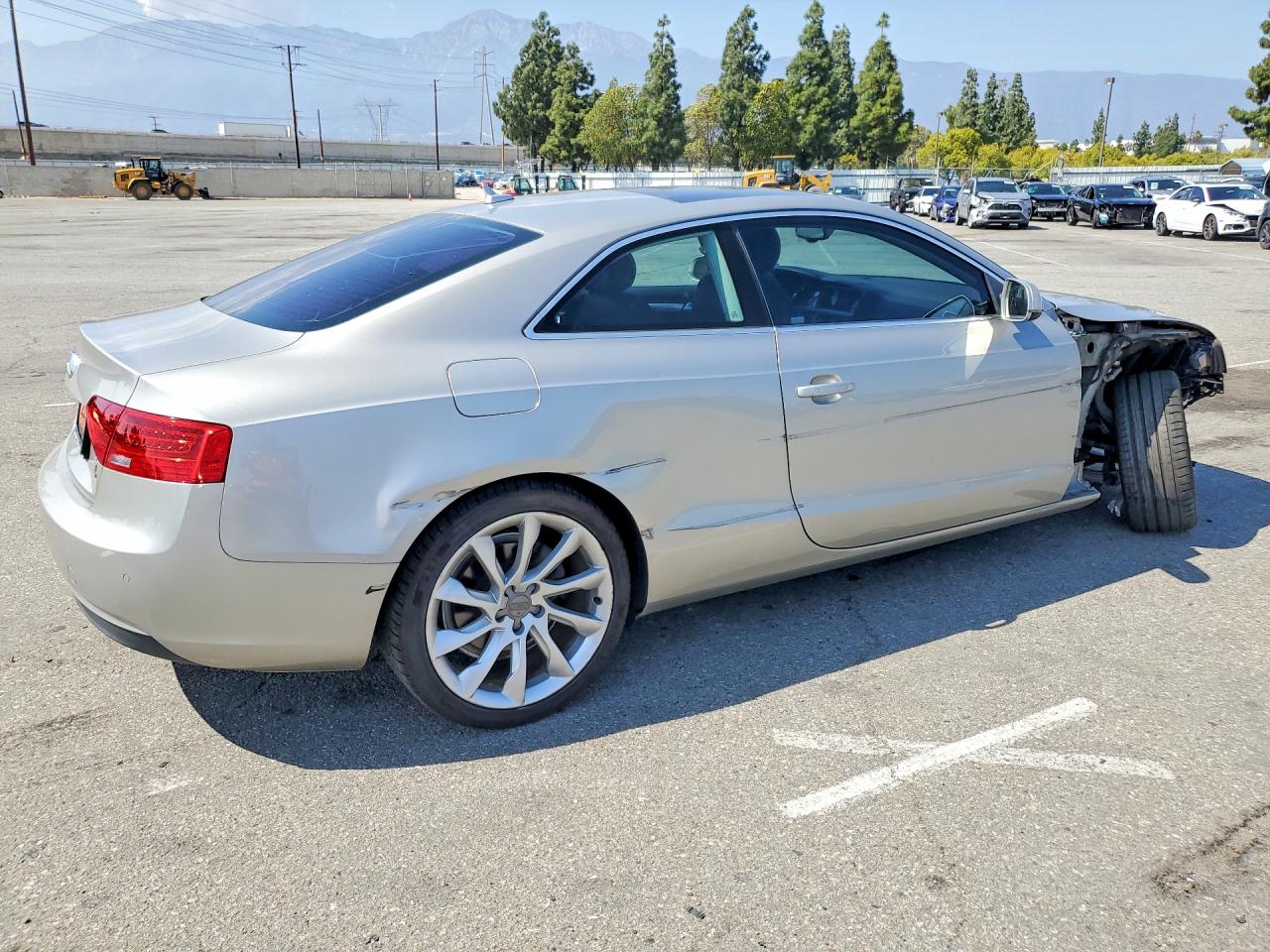 2013 Audi A5 Premium Plus Серебряный vin: WAULFAFR6DA031533