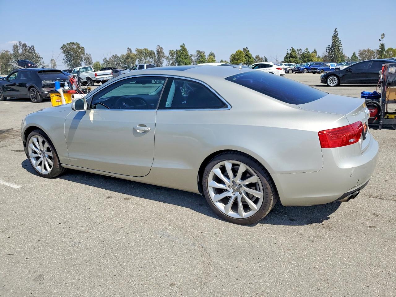 2013 Audi A5 Premium Plus Серебряный vin: WAULFAFR6DA031533