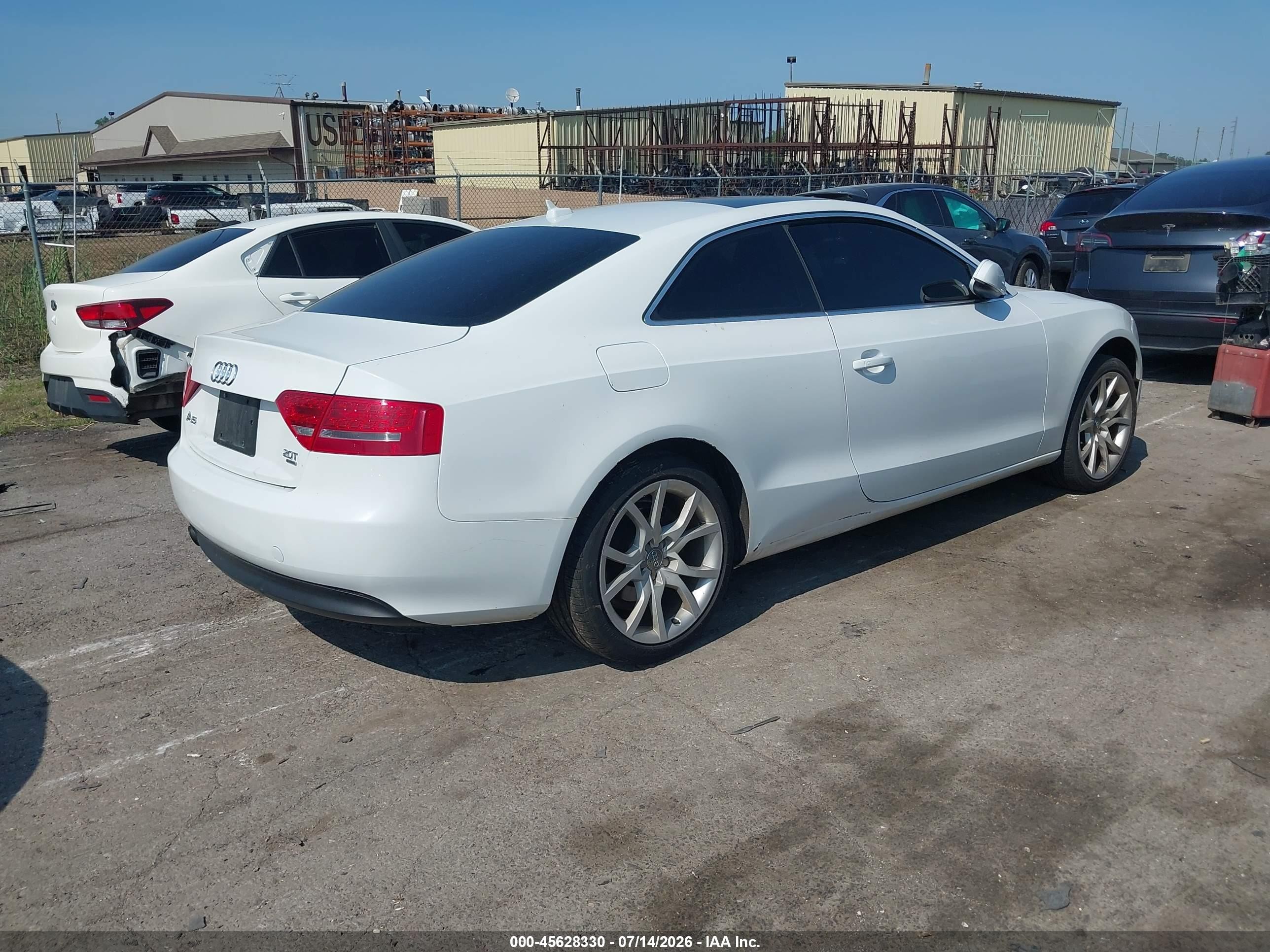 2012 Audi A5 2.0t Premium Plus White vin: WAULFAFR8CA004767
