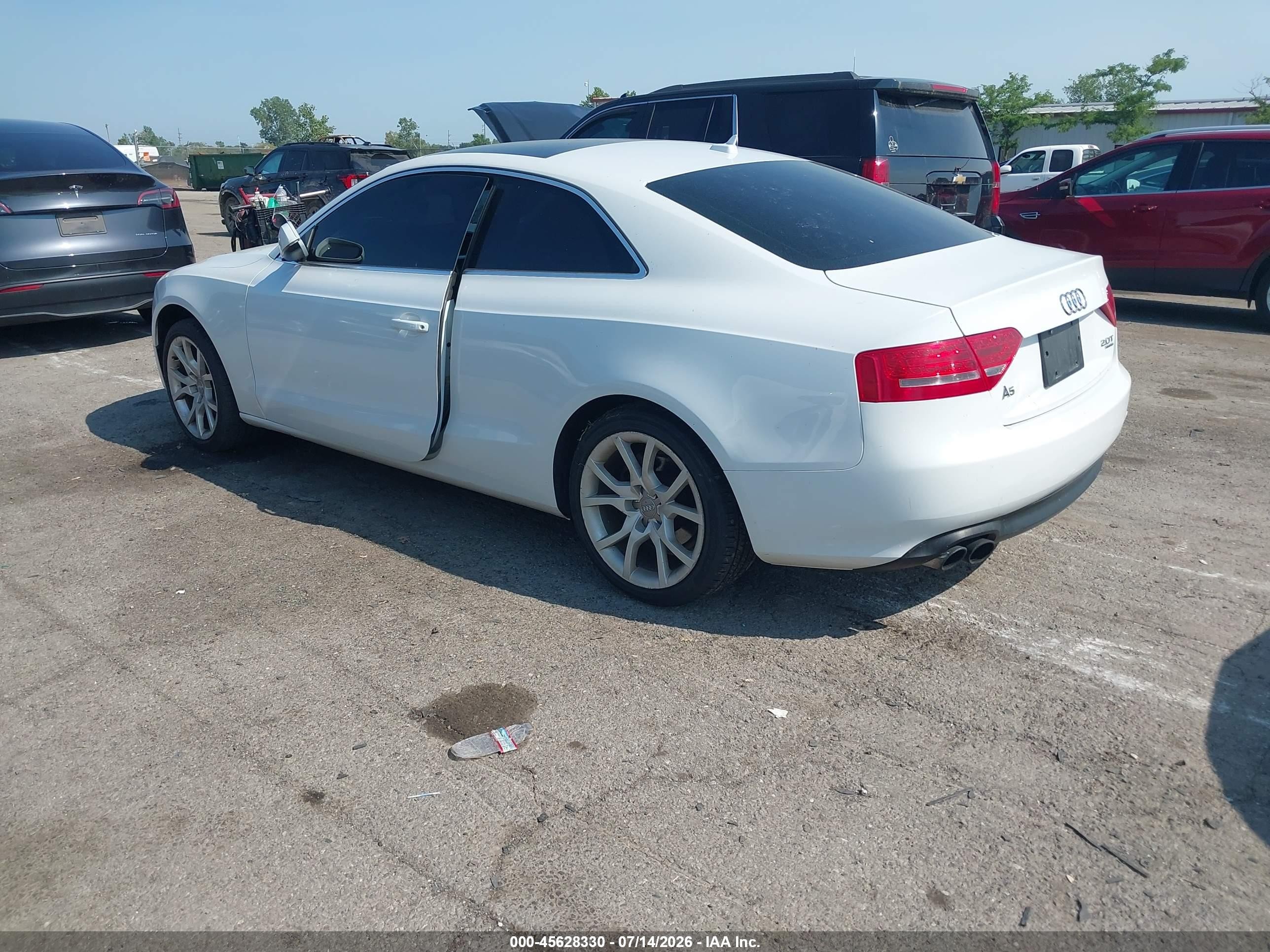 2012 Audi A5 2.0t Premium Plus White vin: WAULFAFR8CA004767