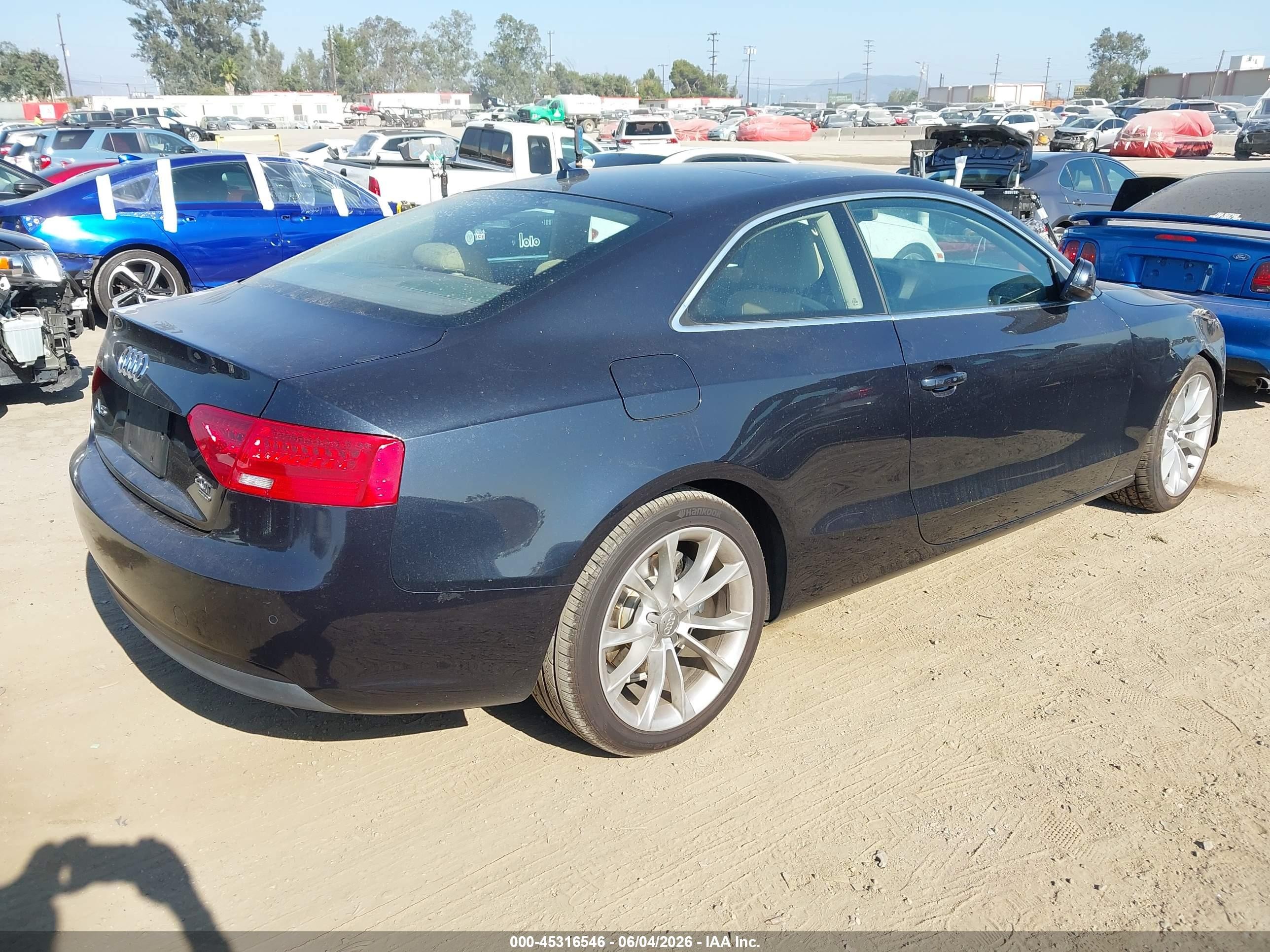 2013 Audi A5 2.0t Premium Черный vin: WAULFAFR8DA001823