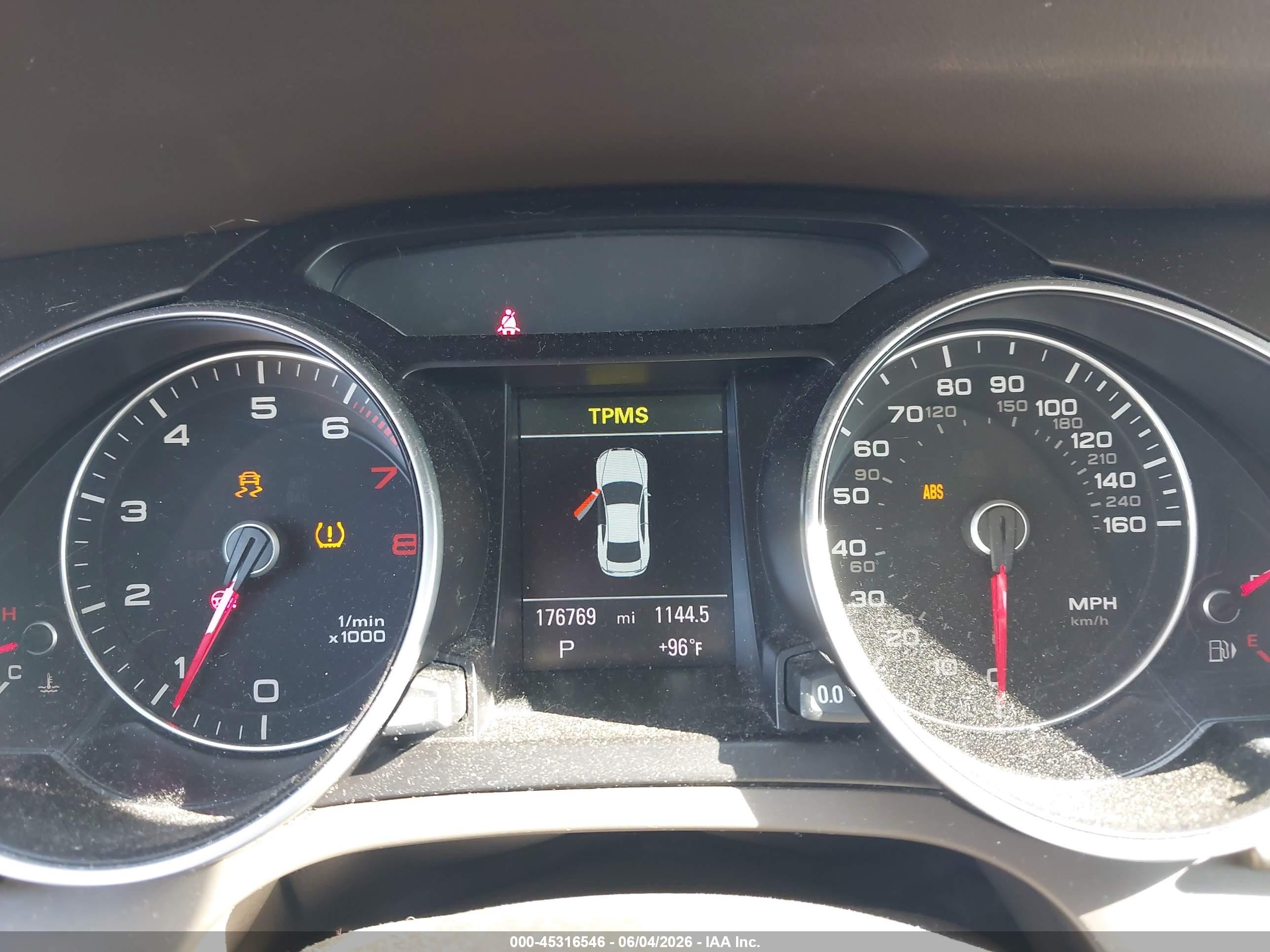 2013 Audi A5 2.0t Premium Черный vin: WAULFAFR8DA001823