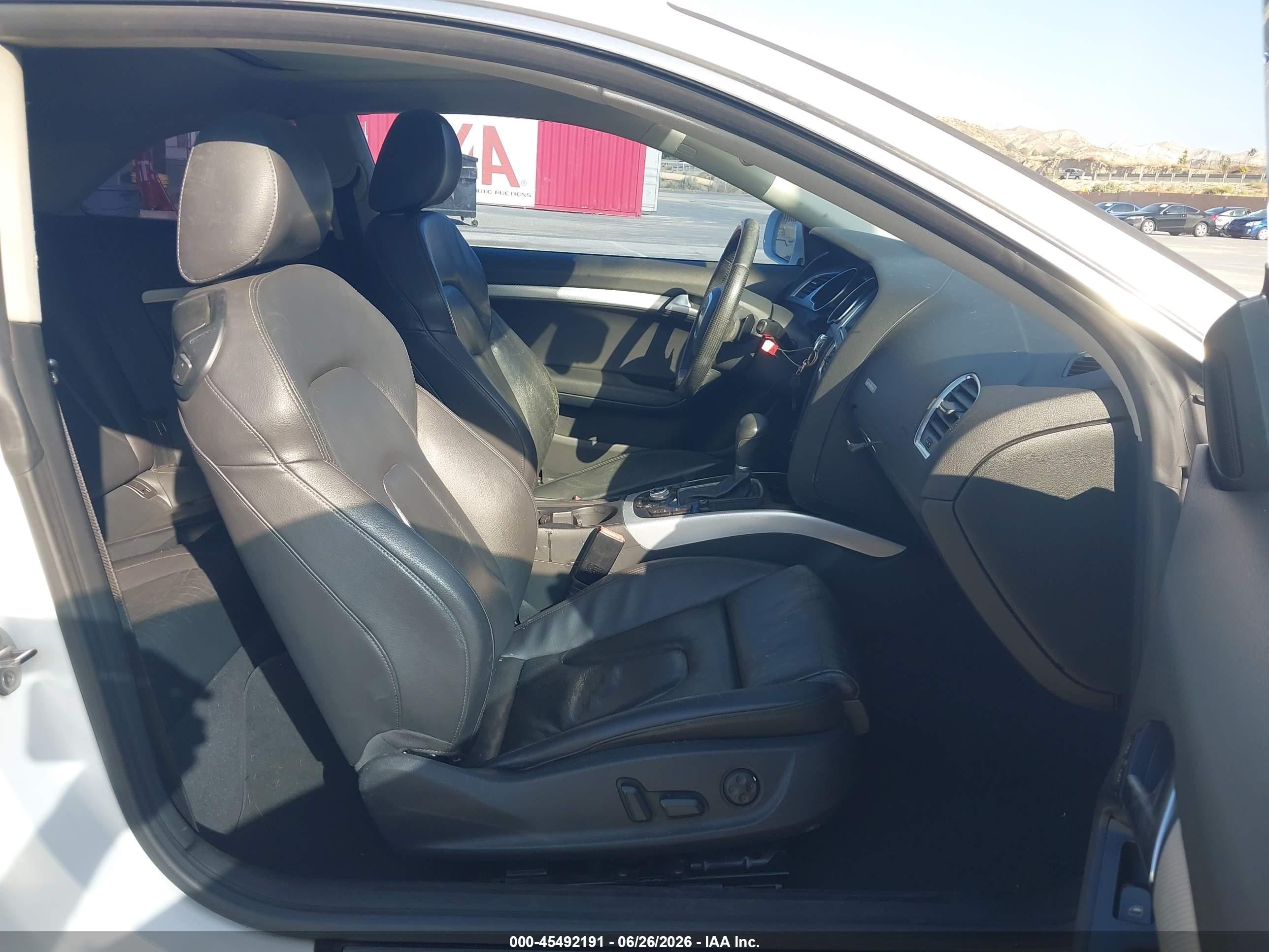 2010 Audi A5 2.0t Premium White vin: WAULFAFRXAA061453