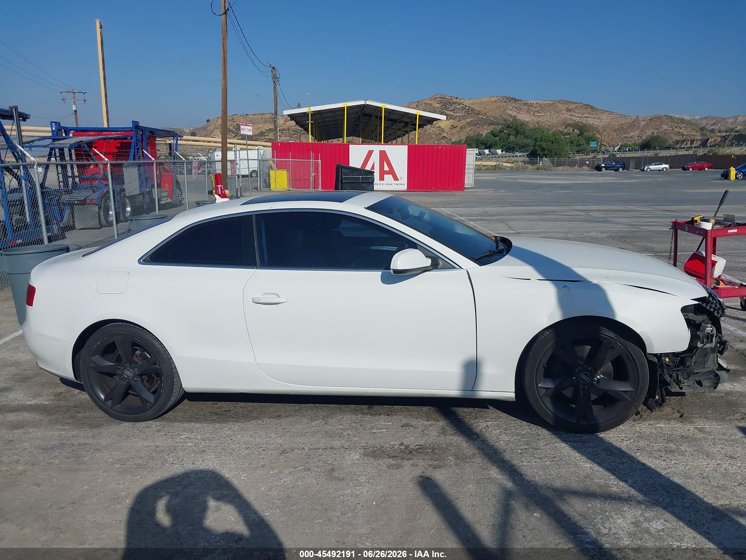 2010 Audi A5 2.0t Premium White vin: WAULFAFRXAA061453