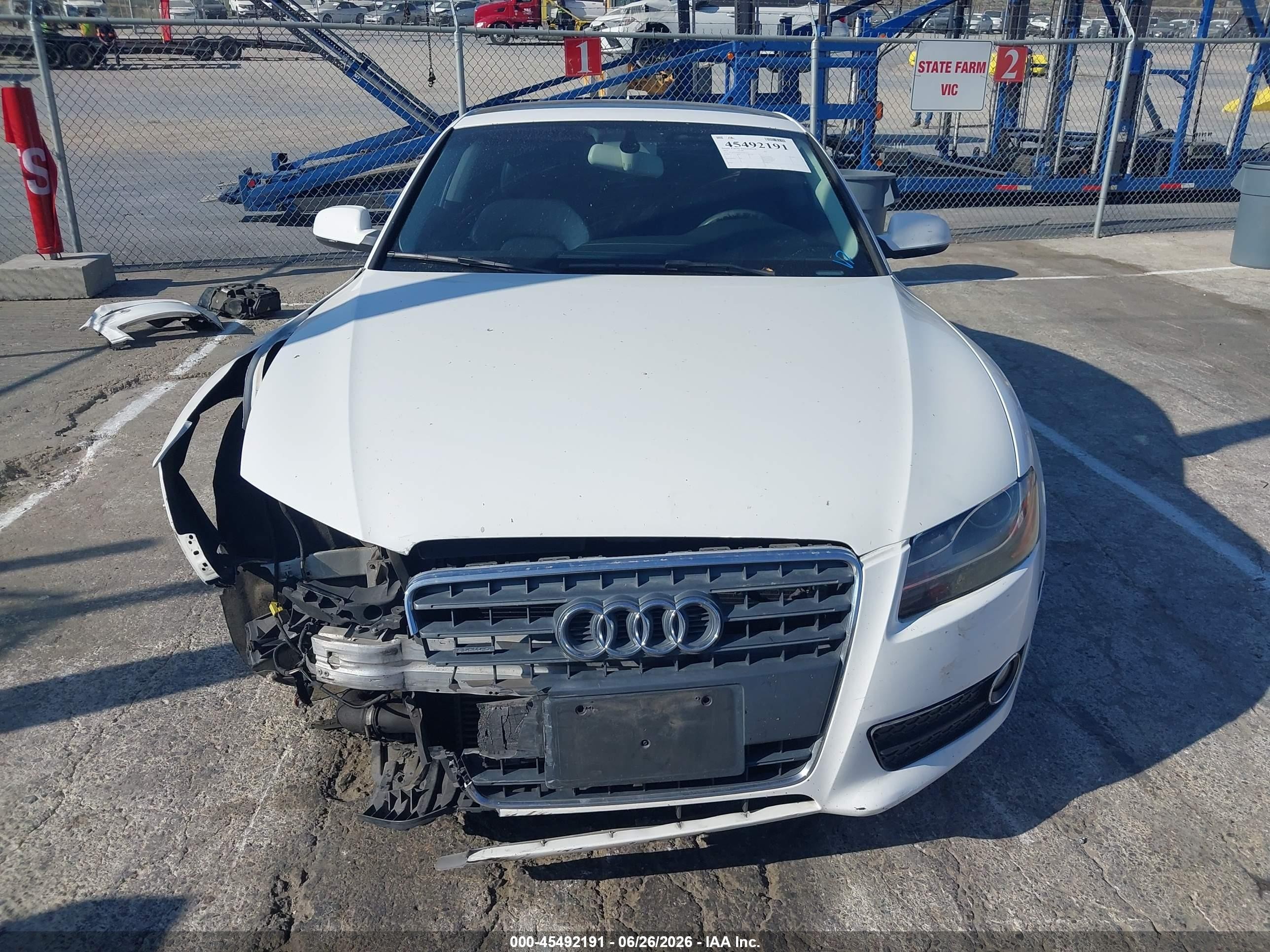 2010 Audi A5 2.0t Premium White vin: WAULFAFRXAA061453