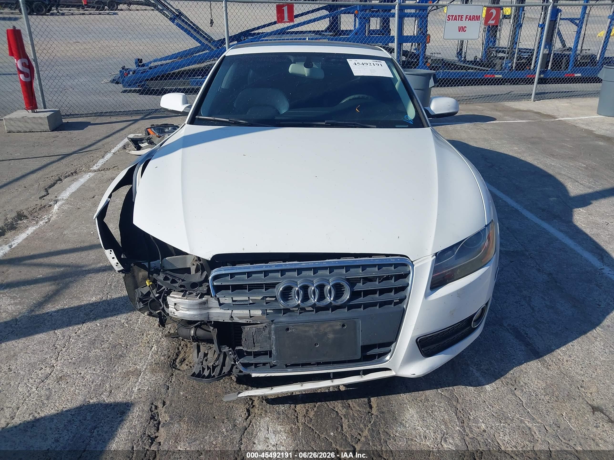 2010 Audi A5 2.0t Premium White vin: WAULFAFRXAA061453