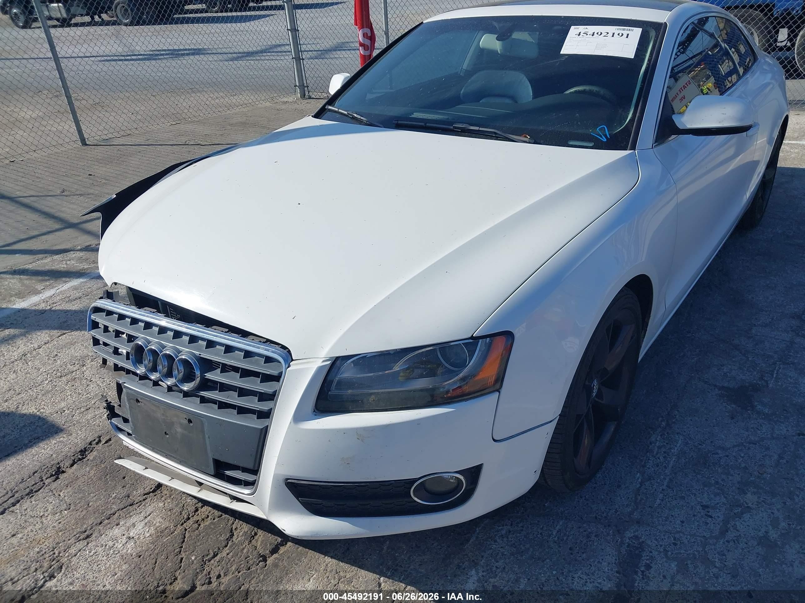 2010 Audi A5 2.0t Premium White vin: WAULFAFRXAA061453