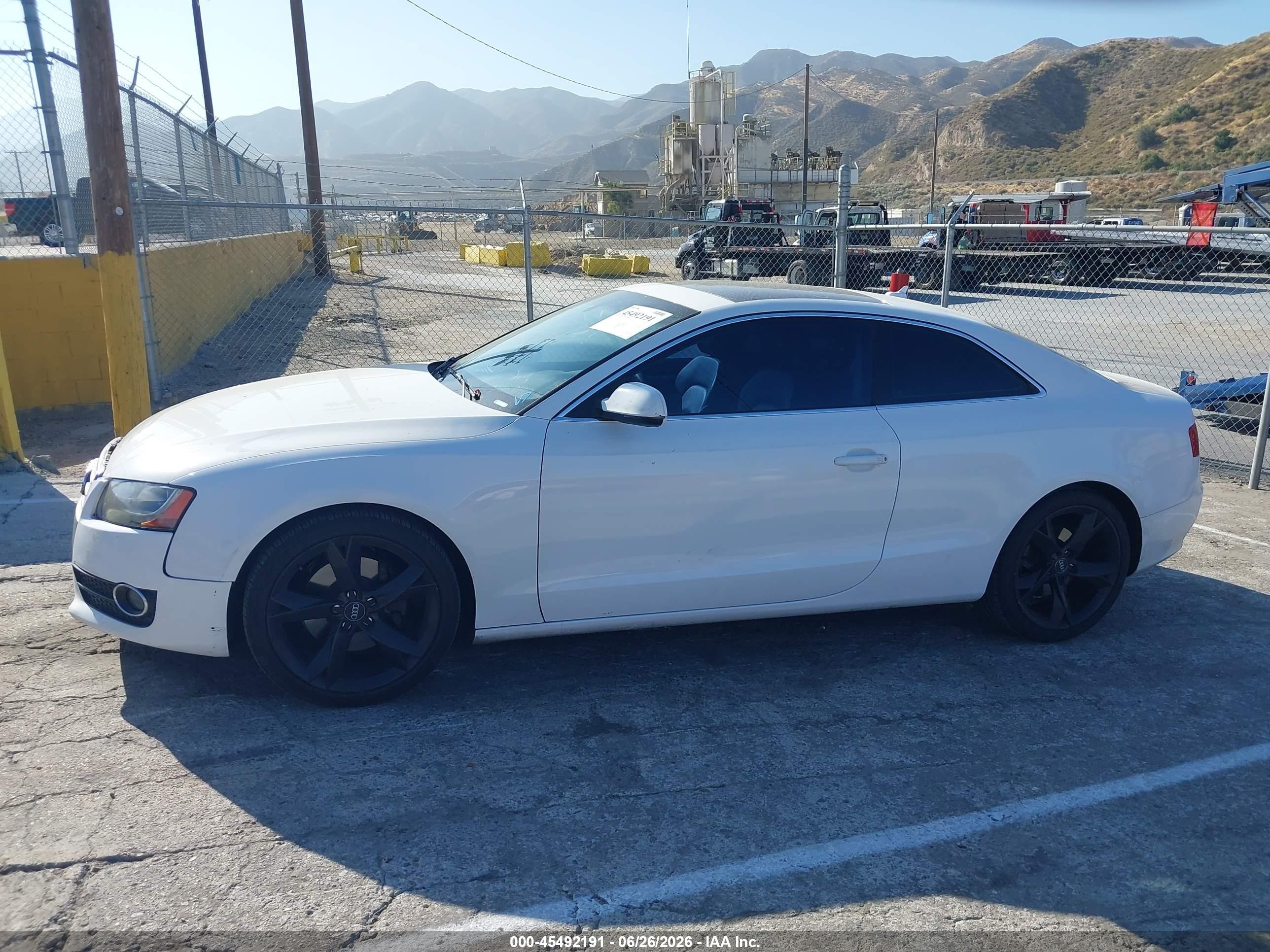 2010 Audi A5 2.0t Premium White vin: WAULFAFRXAA061453