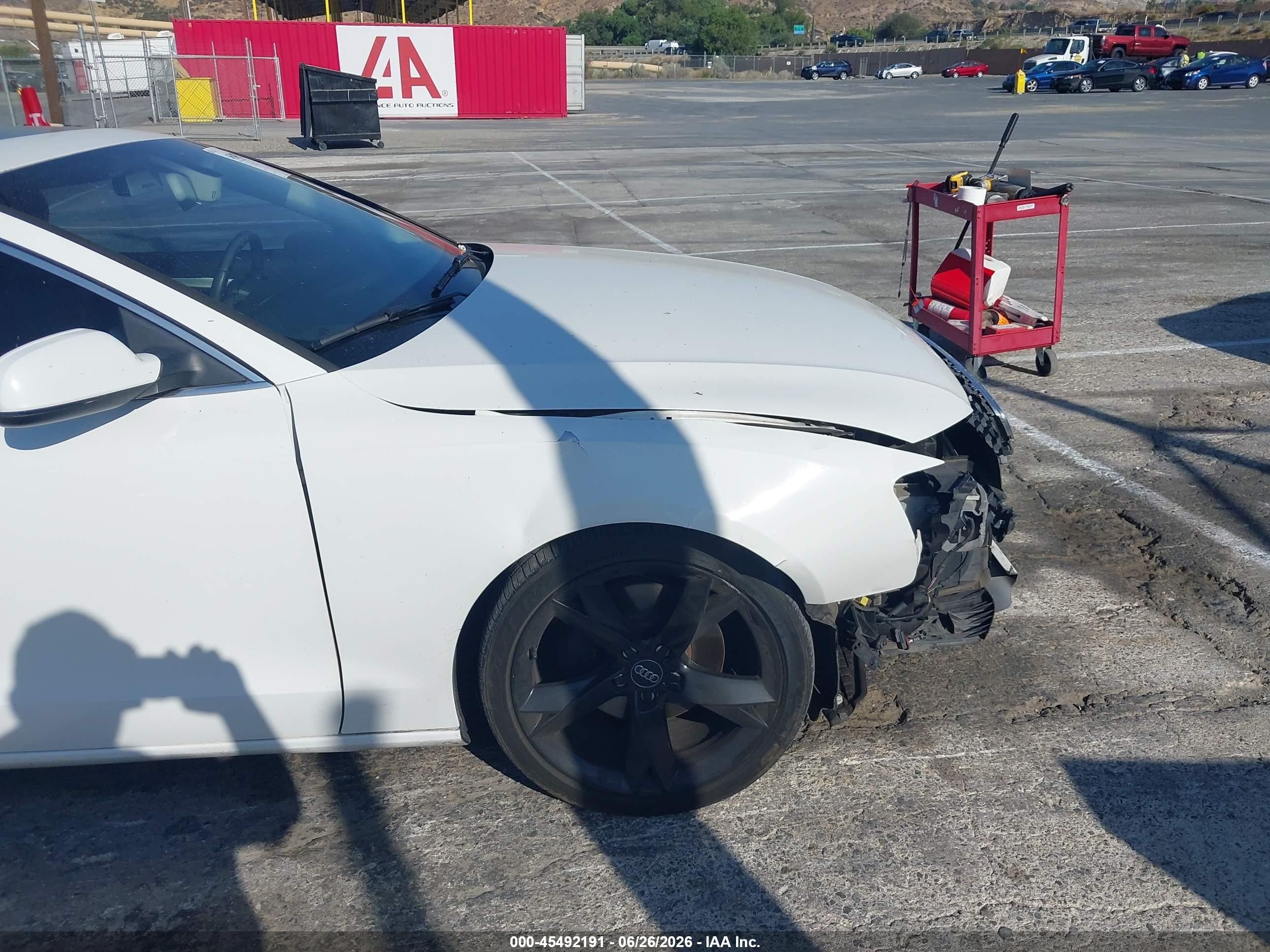 2010 Audi A5 2.0t Premium White vin: WAULFAFRXAA061453