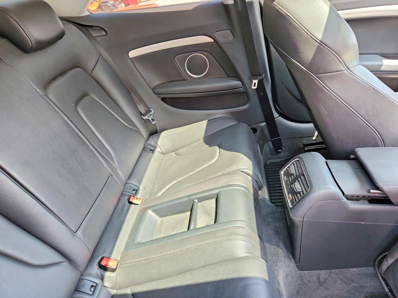 2014 Audi A5 Premium Plus Белый vin: WAULFAFRXEA059336