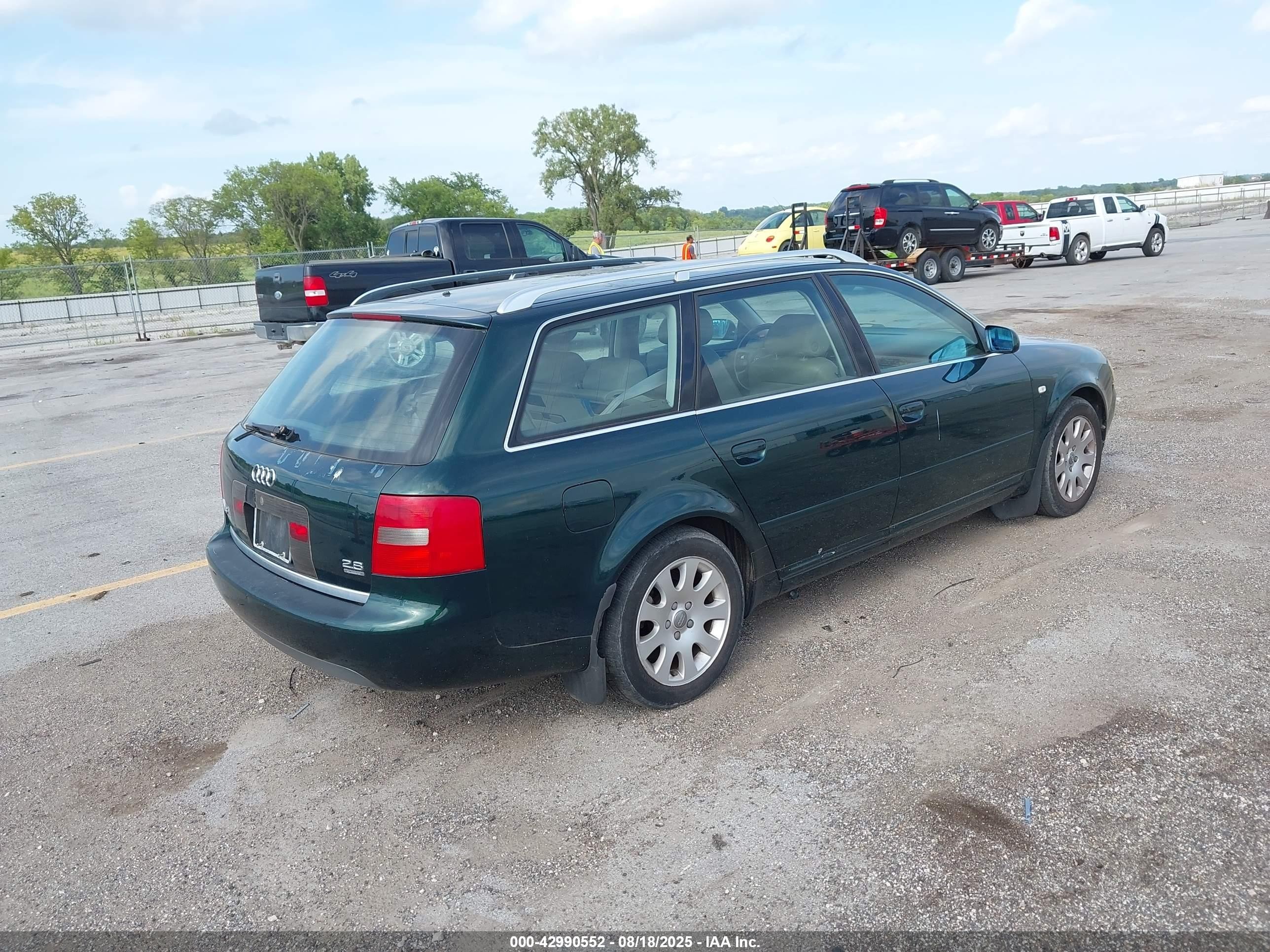 2000 Audi A6 Avant Зеленый vin: WAULH24B2YN037012
