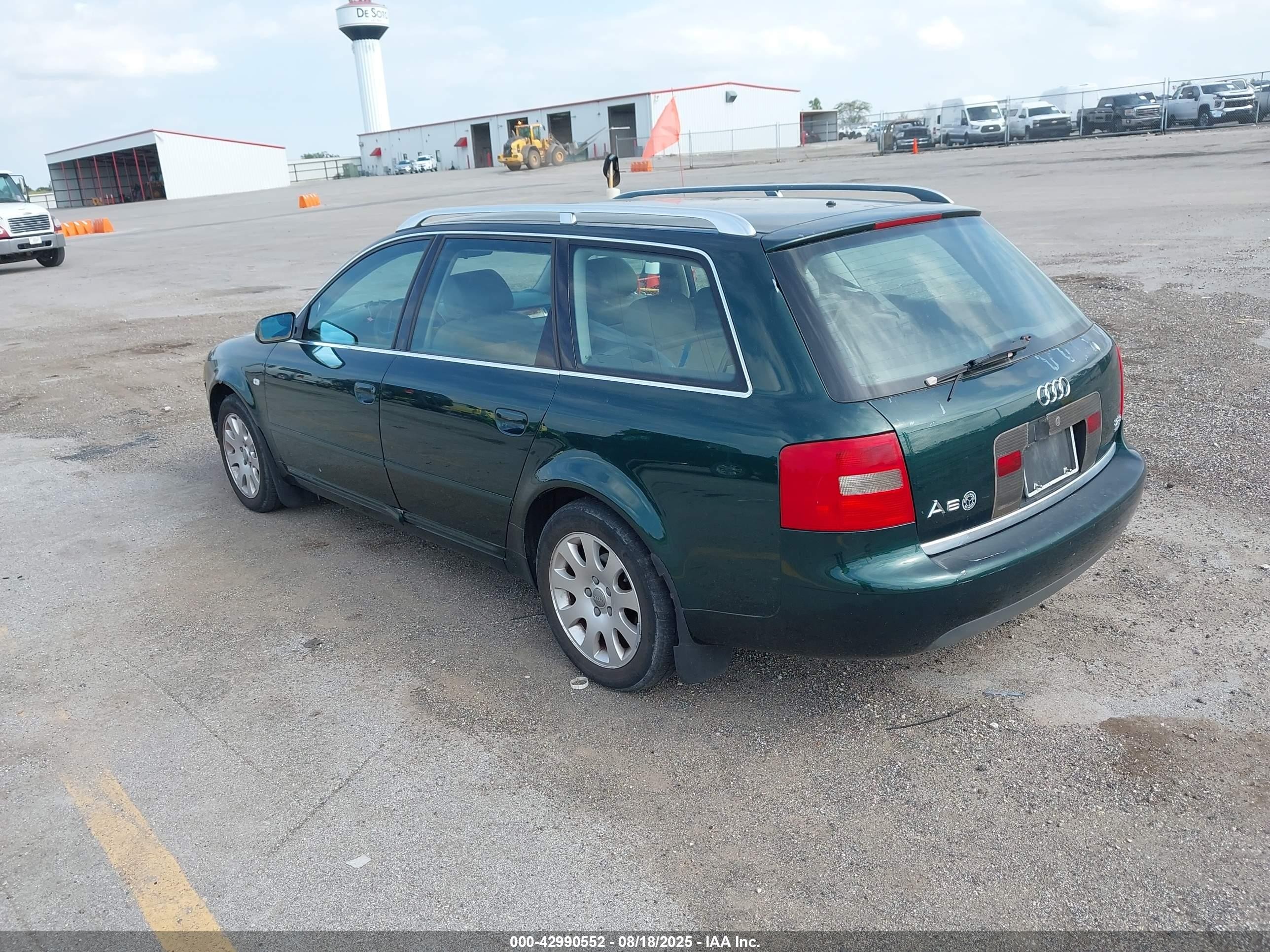 2000 Audi A6 Avant Зеленый vin: WAULH24B2YN037012