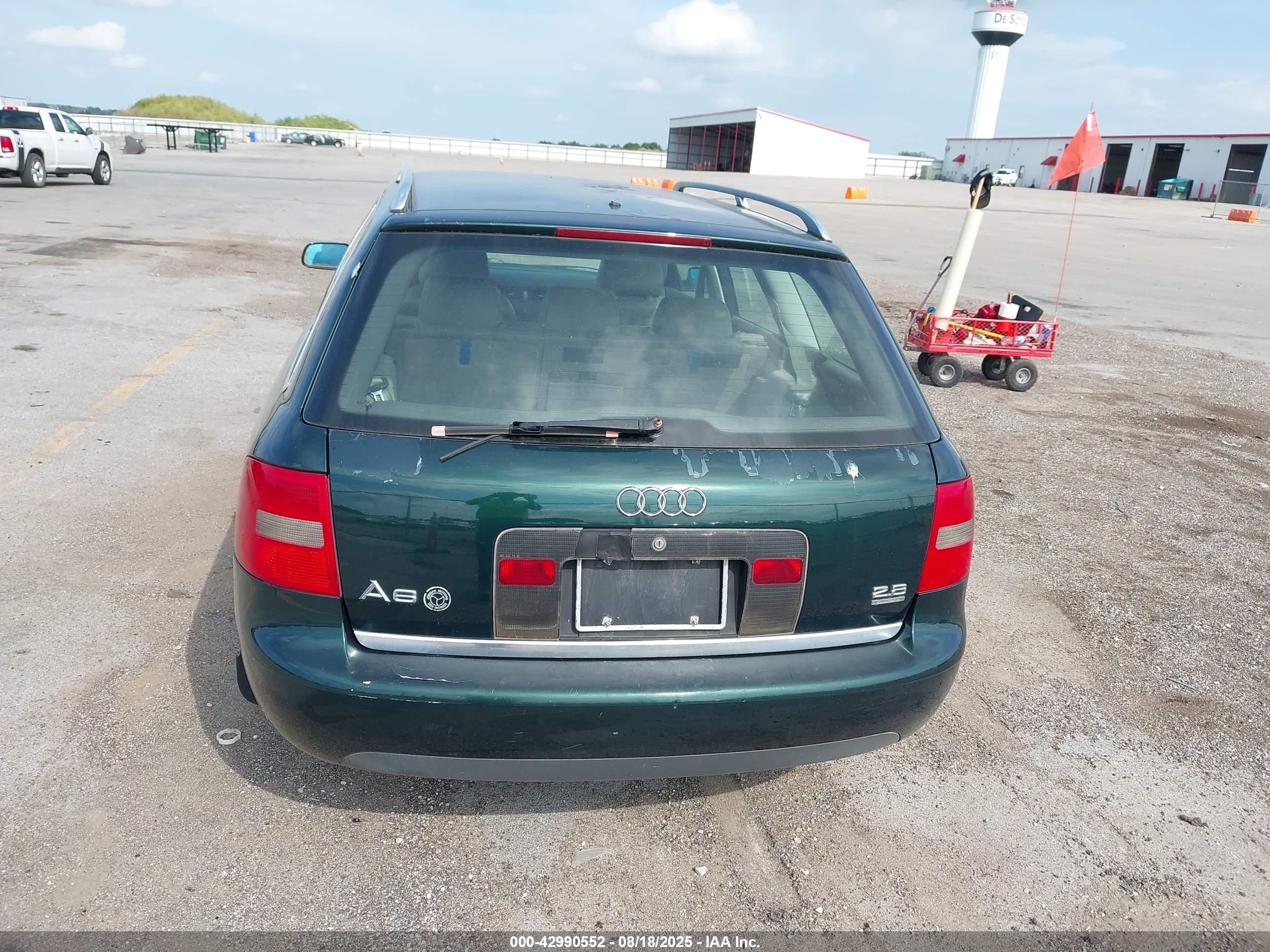 2000 Audi A6 Avant Зеленый vin: WAULH24B2YN037012