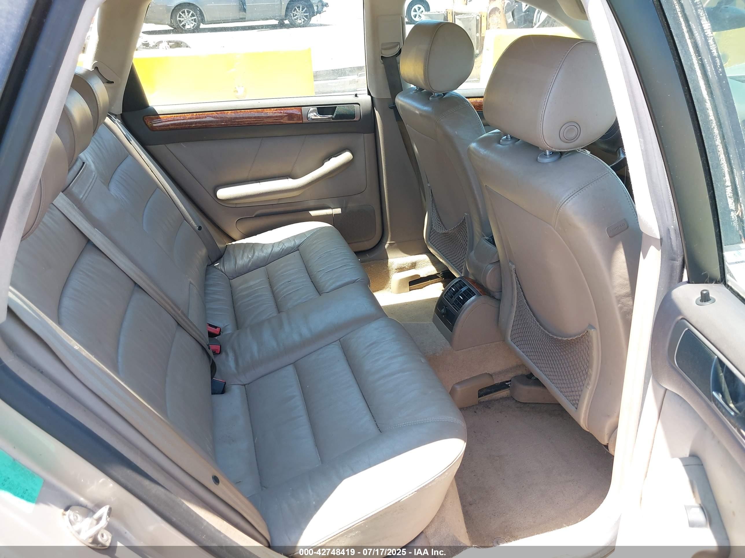 2000 Audi A6 Avant Бежевый vin: WAULH24B3YN124868