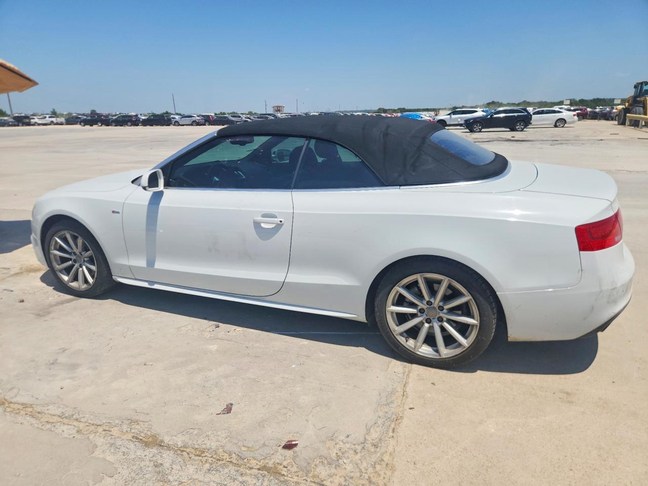2016 Audi A5 Premium Plus S-line Белый vin: WAUM2AFH6GN003185