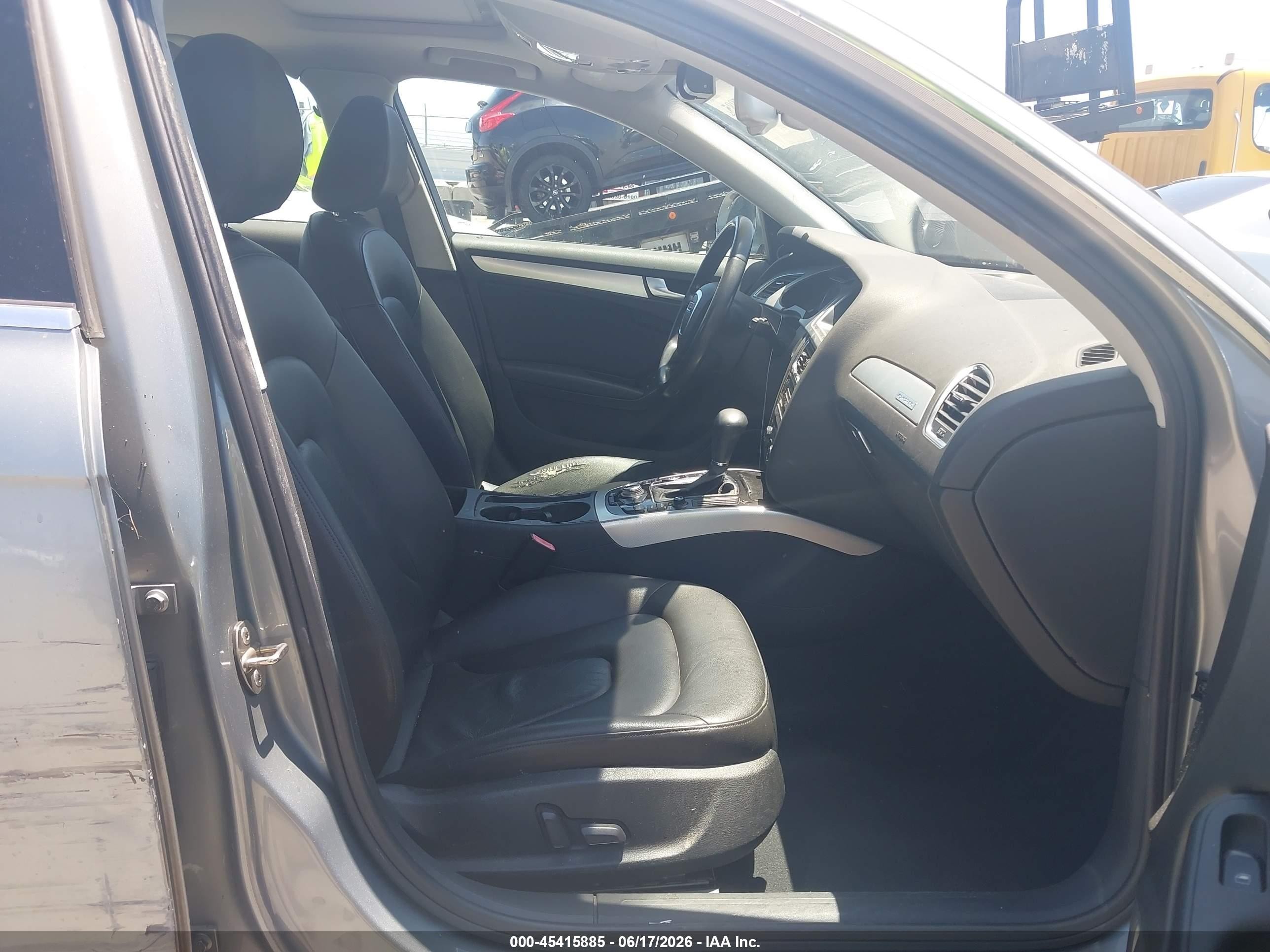 2009 Audi A4 2.0t Premium Silver vin: WAUMF78K59N023107