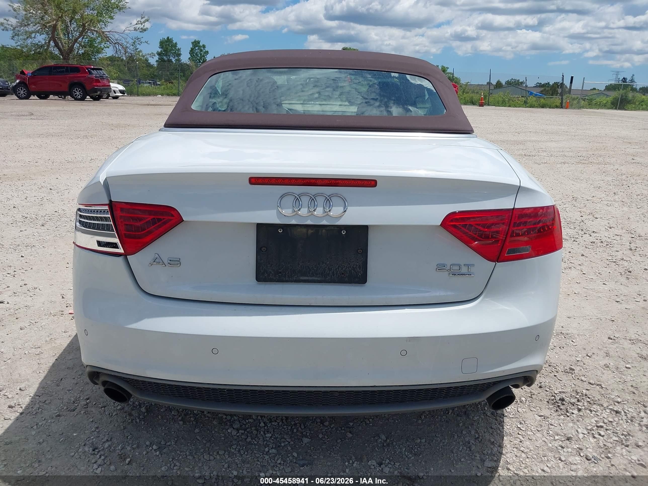 2015 Audi A5 2.0t Premium Белый vin: WAUMFAFH0FN004545
