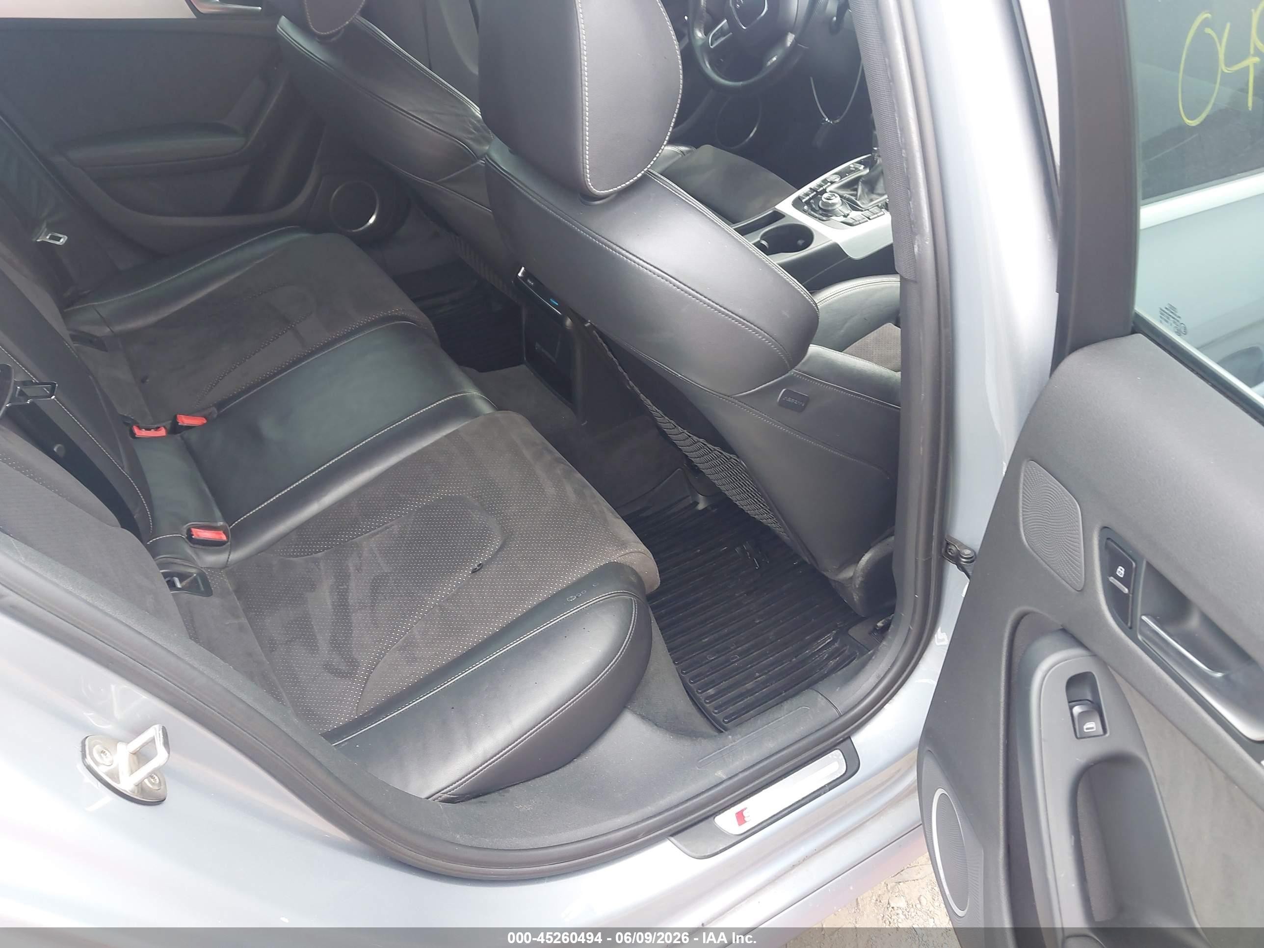 2011 Audi A4 2.0t Premium Silver vin: WAUMFAFL7BN023639