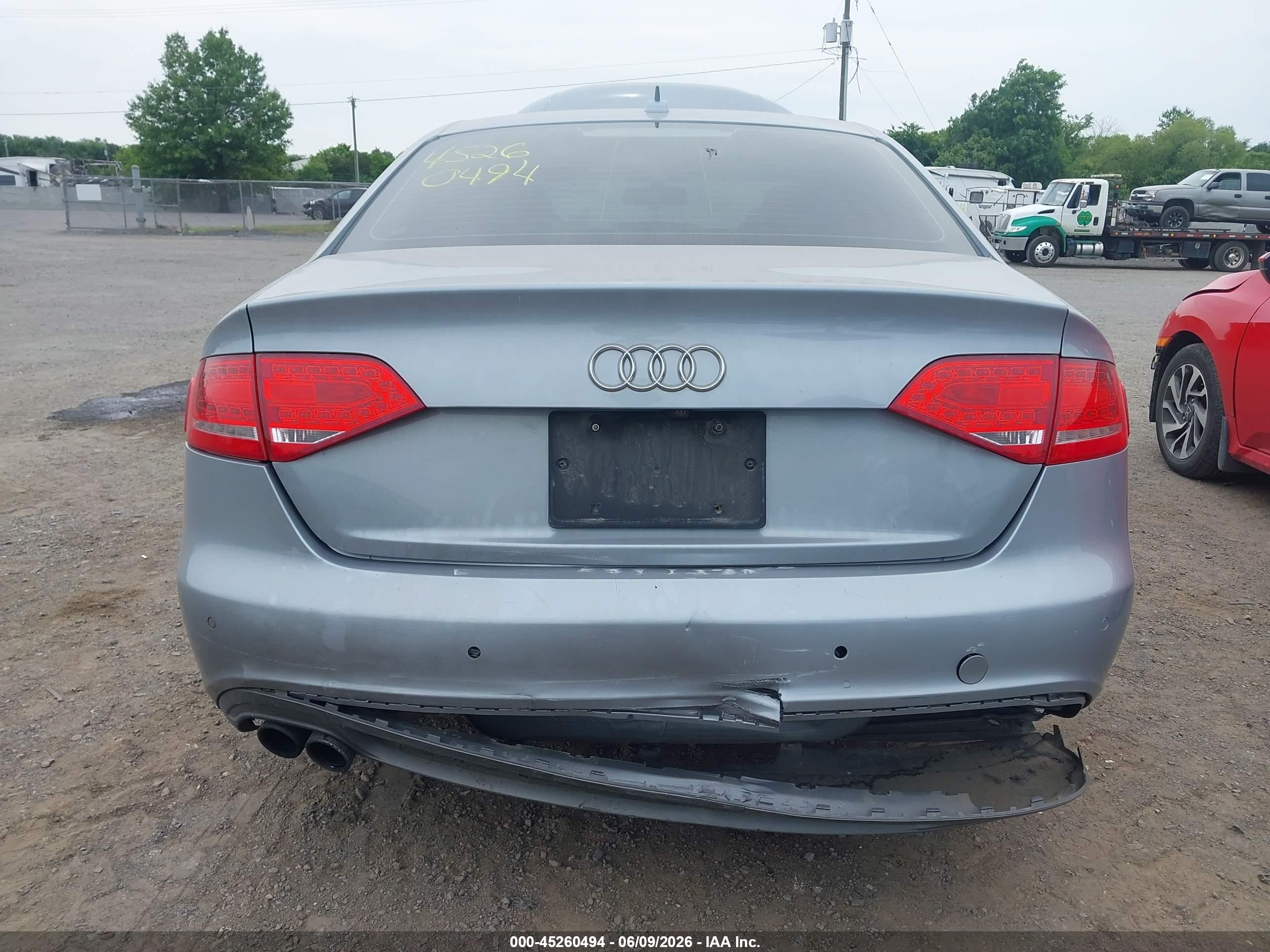 2011 Audi A4 2.0t Premium Silver vin: WAUMFAFL7BN023639