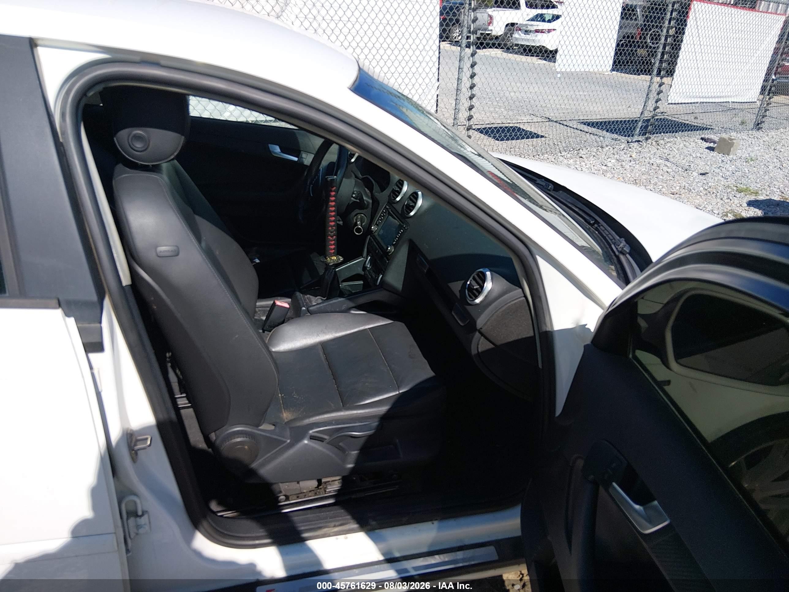 2010 Audi A3 2.0t Premium White vin: WAUPFAFM5AA127042