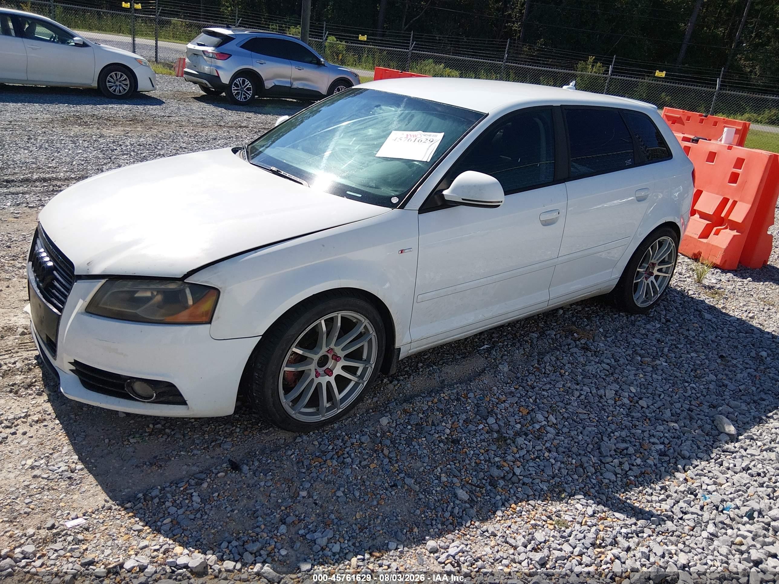 2010 Audi A3 2.0t Premium White vin: WAUPFAFM5AA127042