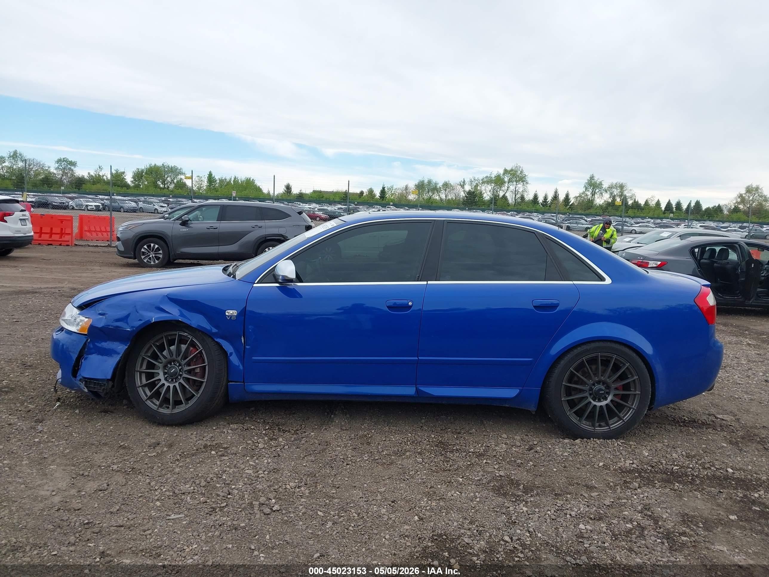 2004 Audi S4 4.2 Blue vin: WAUPL68E54A228260