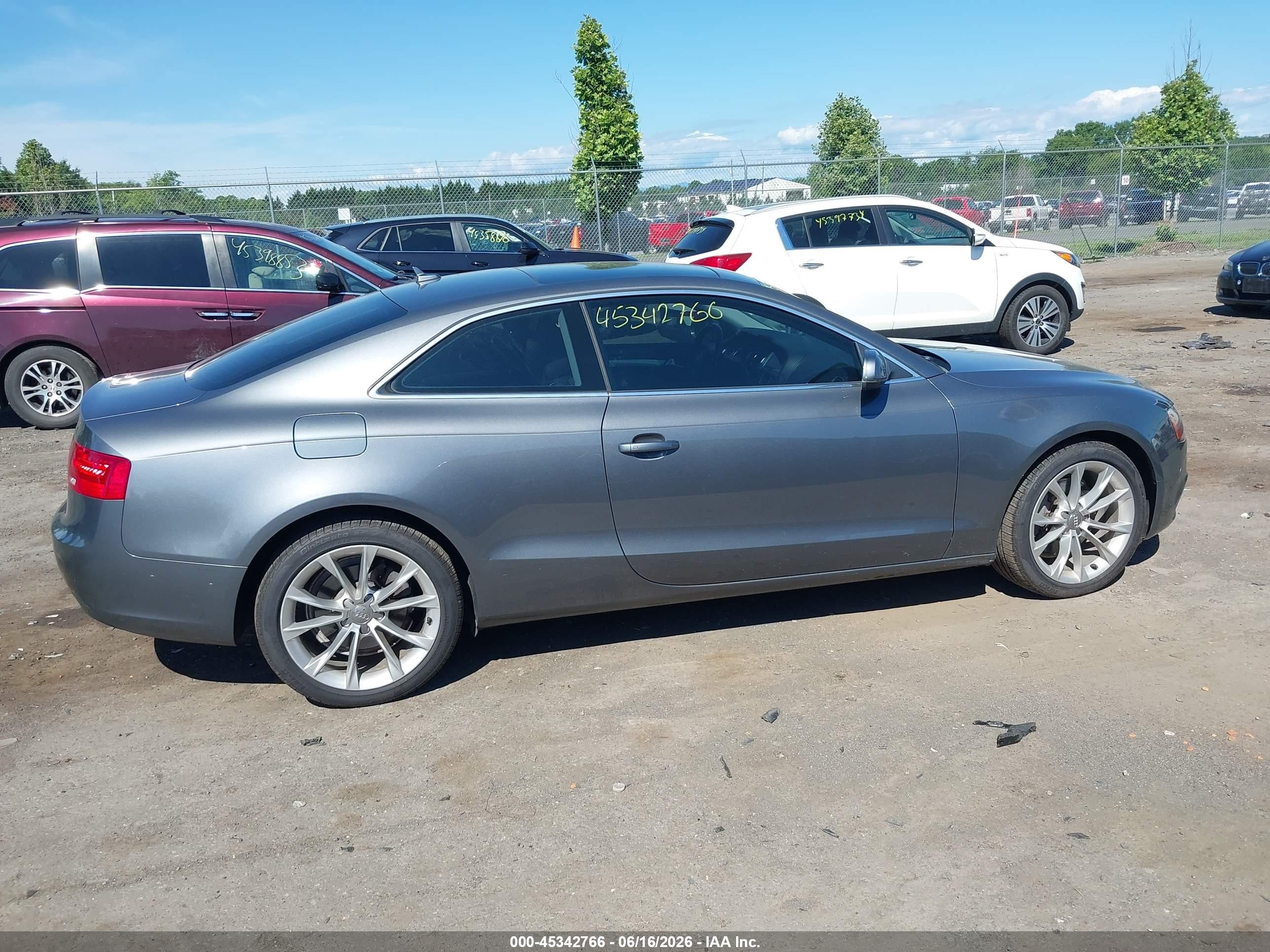 2014 Audi A5 2.0t Premium Gray vin: WAURFAFR7EA004949