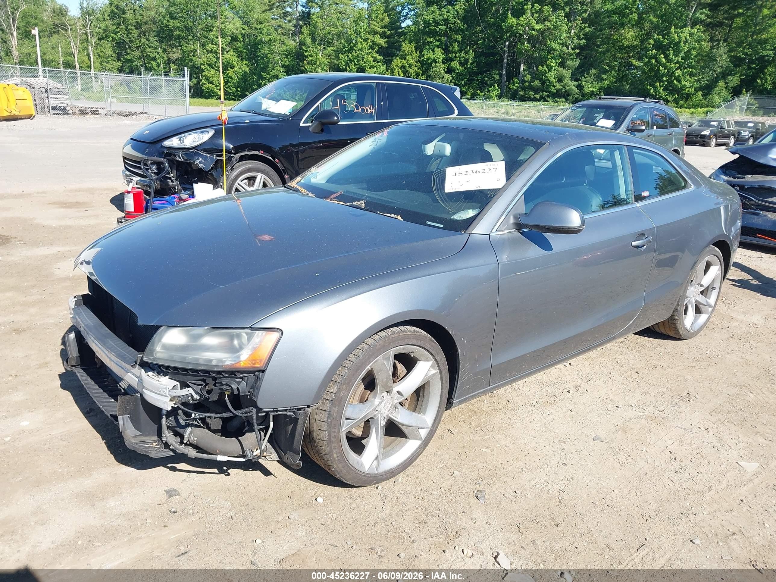 2012 Audi A5 2.0t Premium Серый vin: WAURFAFR9CA004786