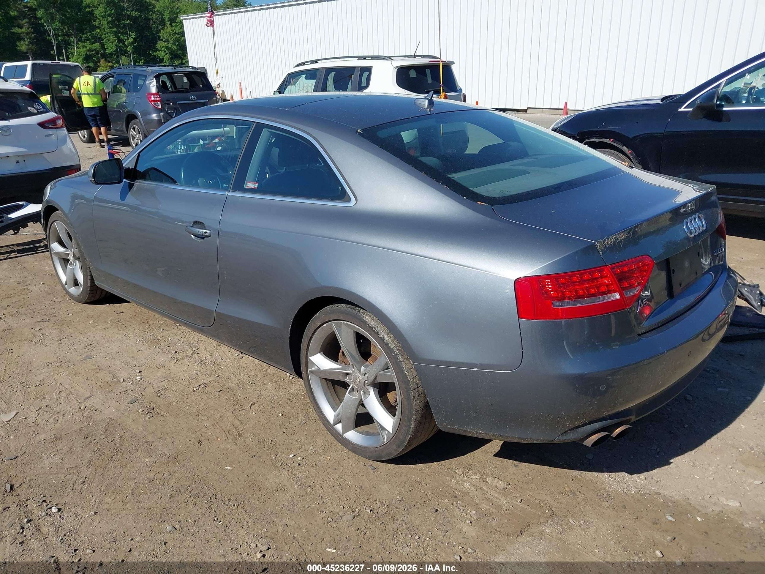 2012 Audi A5 2.0t Premium Серый vin: WAURFAFR9CA004786