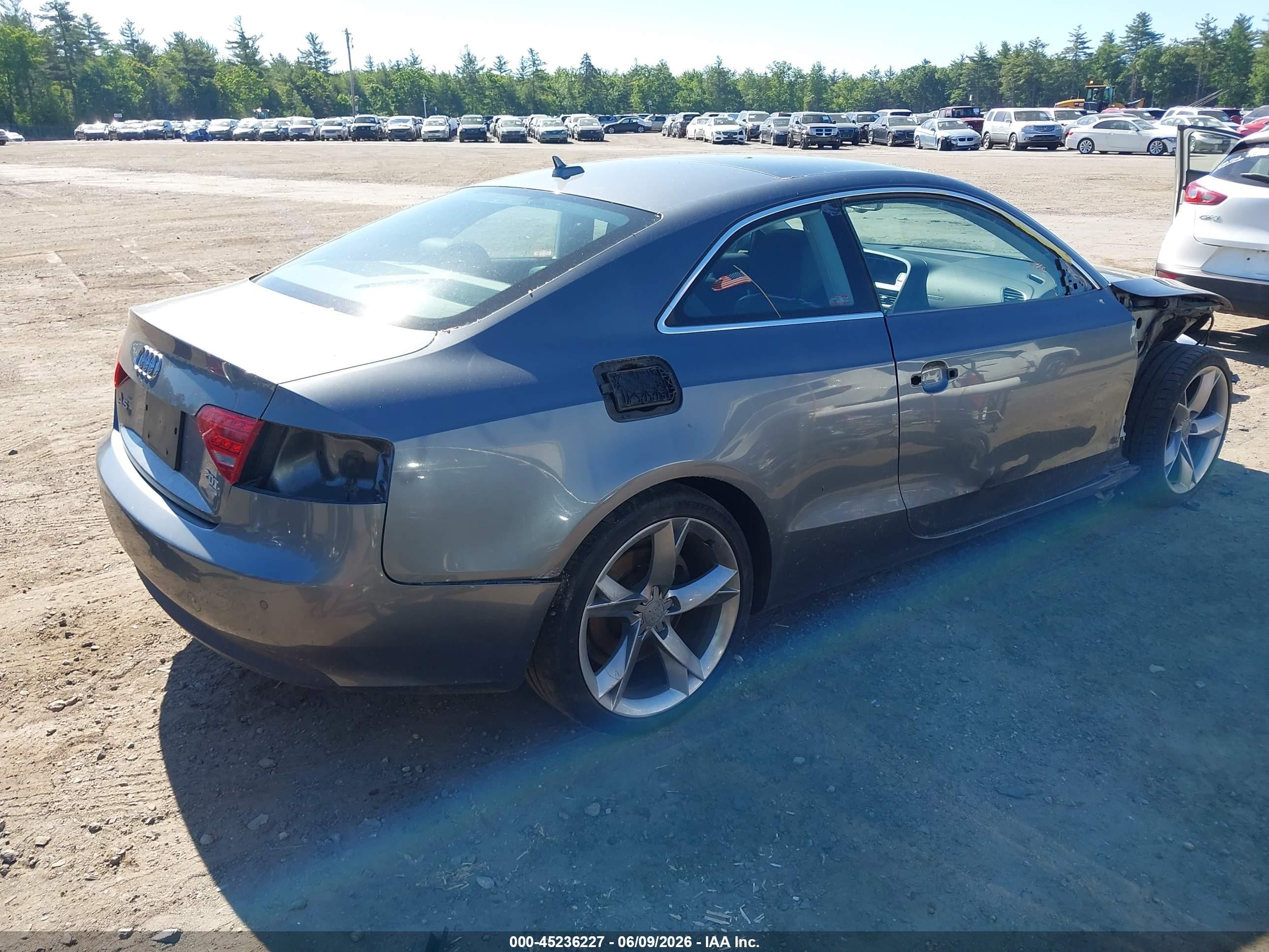 2012 Audi A5 2.0t Premium Серый vin: WAURFAFR9CA004786