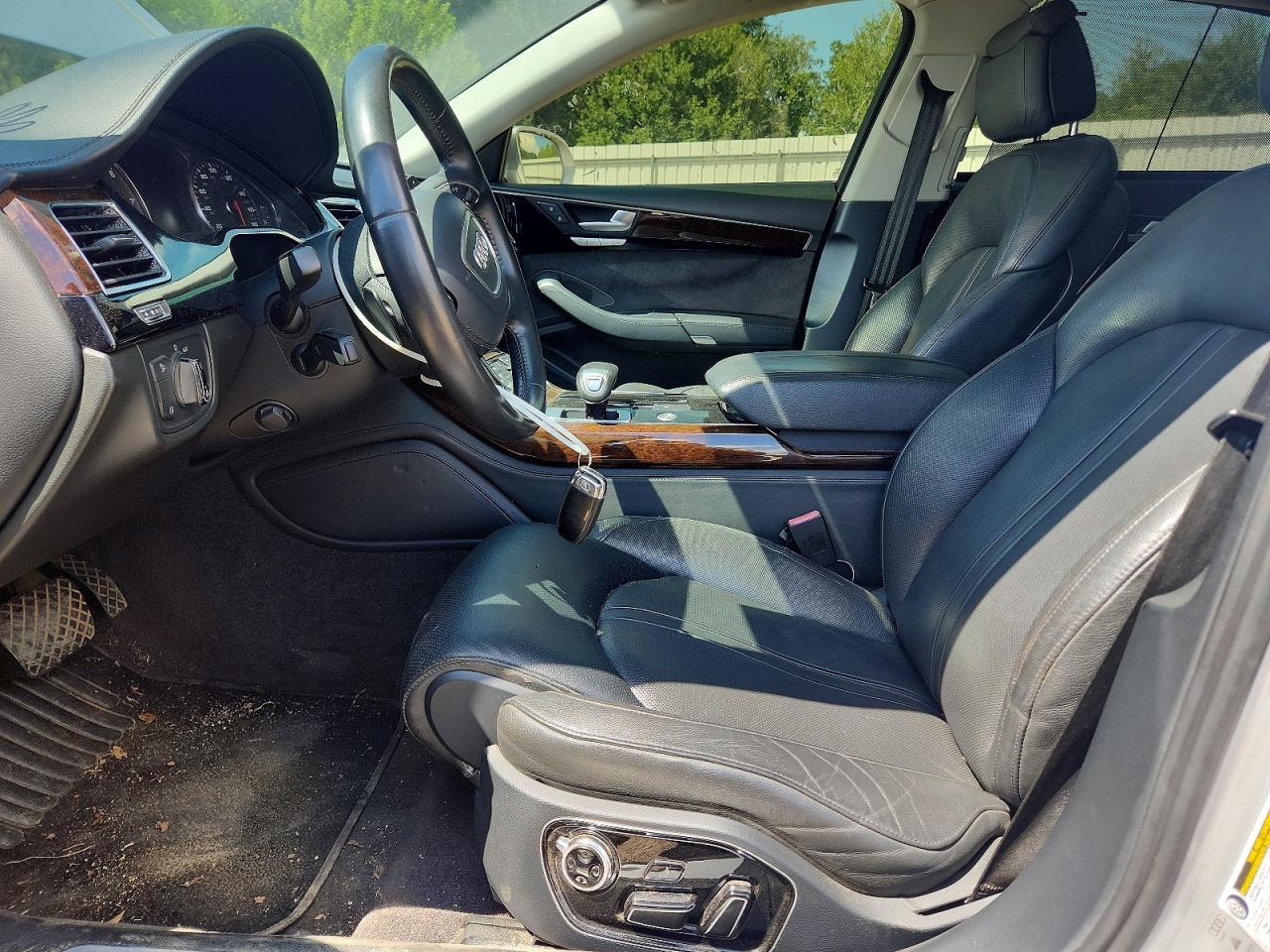 2013 Audi A8 L Quattro Silver vin: WAURGAFD0DN013971