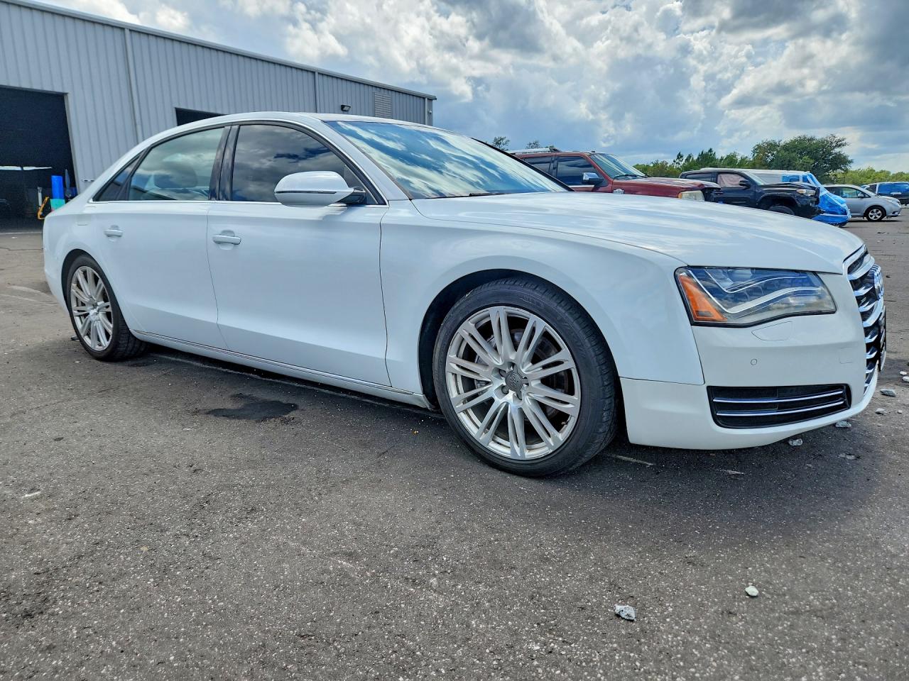 2014 Audi A8 L Quattro Белый vin: WAURGAFD0EN004589