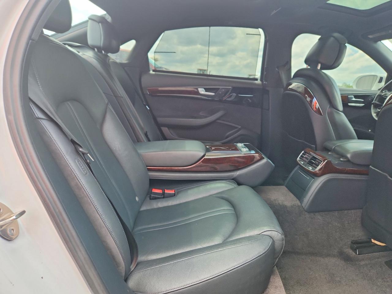 2014 Audi A8 L Quattro Белый vin: WAURGAFD0EN004589