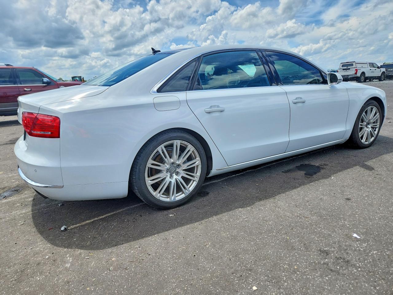 2014 Audi A8 L Quattro Белый vin: WAURGAFD0EN004589
