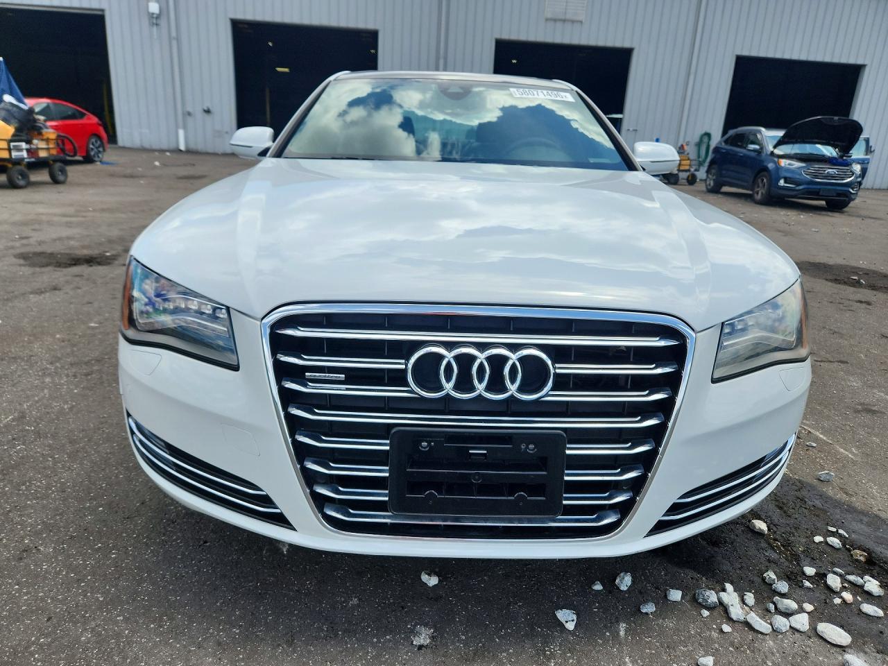 2014 Audi A8 L Quattro Белый vin: WAURGAFD0EN004589