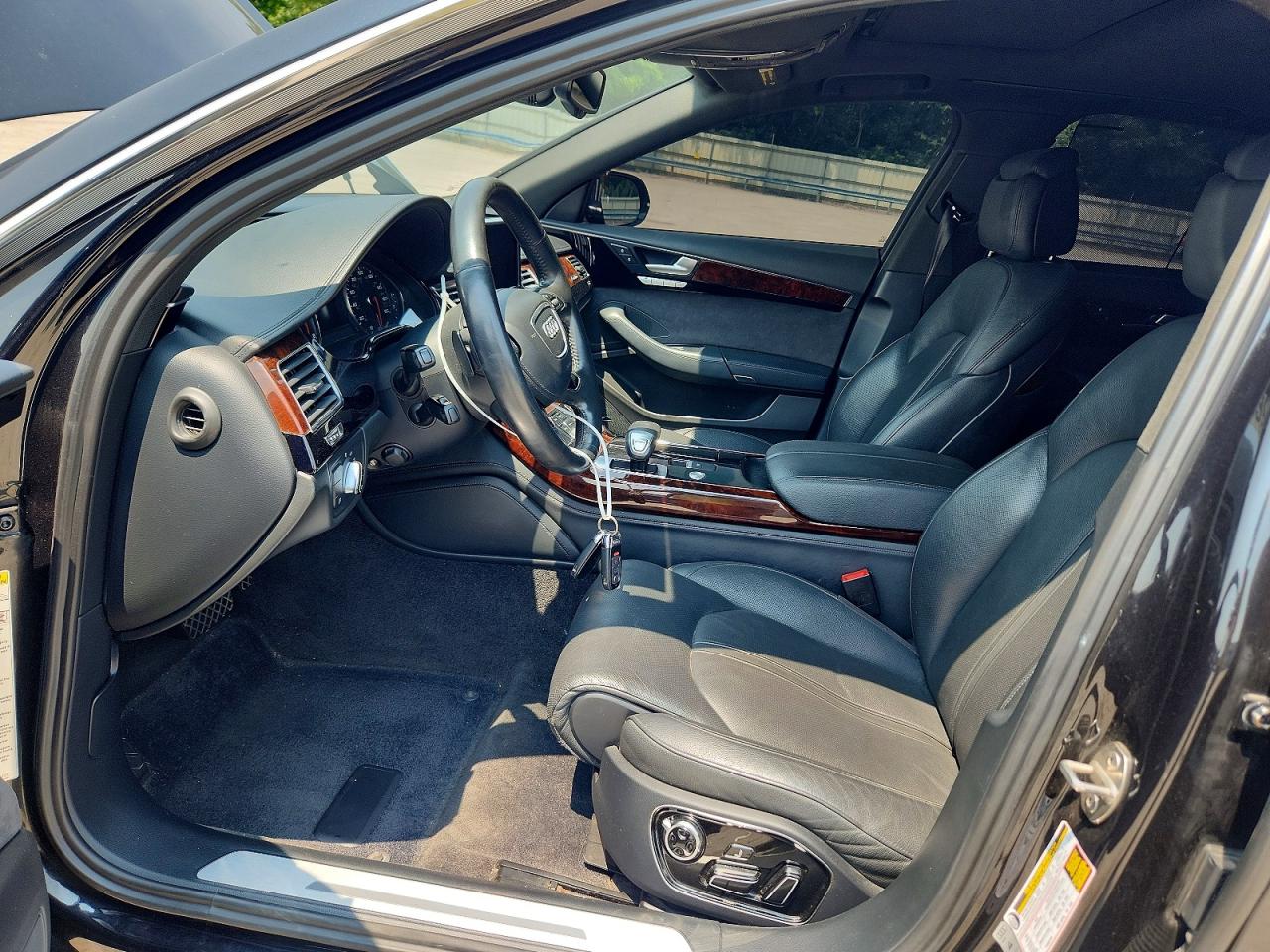 2014 Audi A8 L Quattro Black vin: WAURGAFD0EN008240