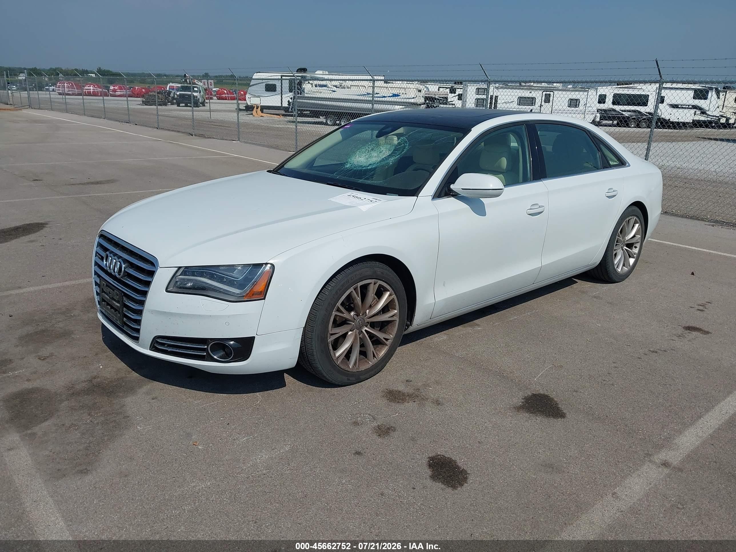 2013 Audi A8 L 3.0t Белый vin: WAURGAFD7DN005611