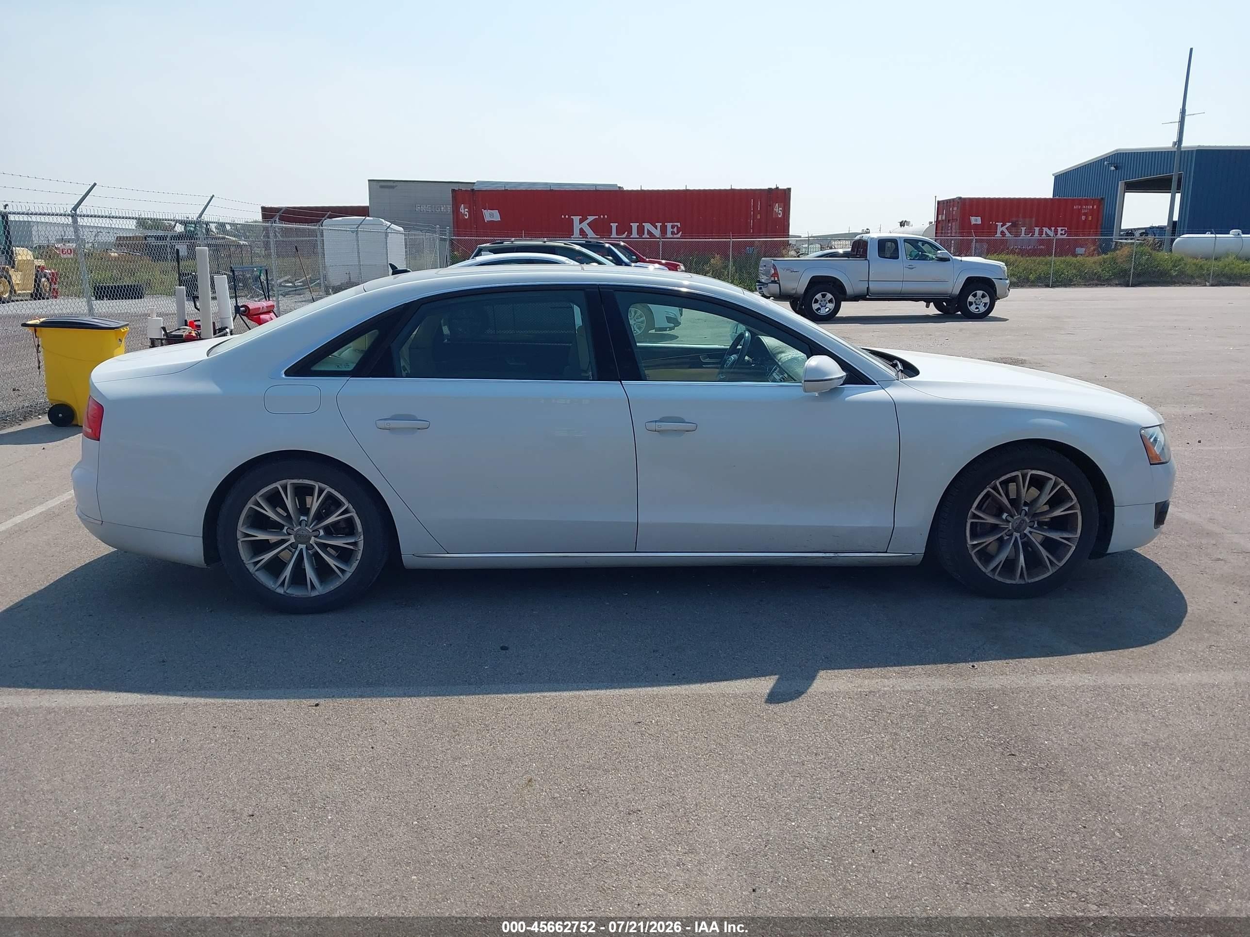 2013 Audi A8 L 3.0t Белый vin: WAURGAFD7DN005611