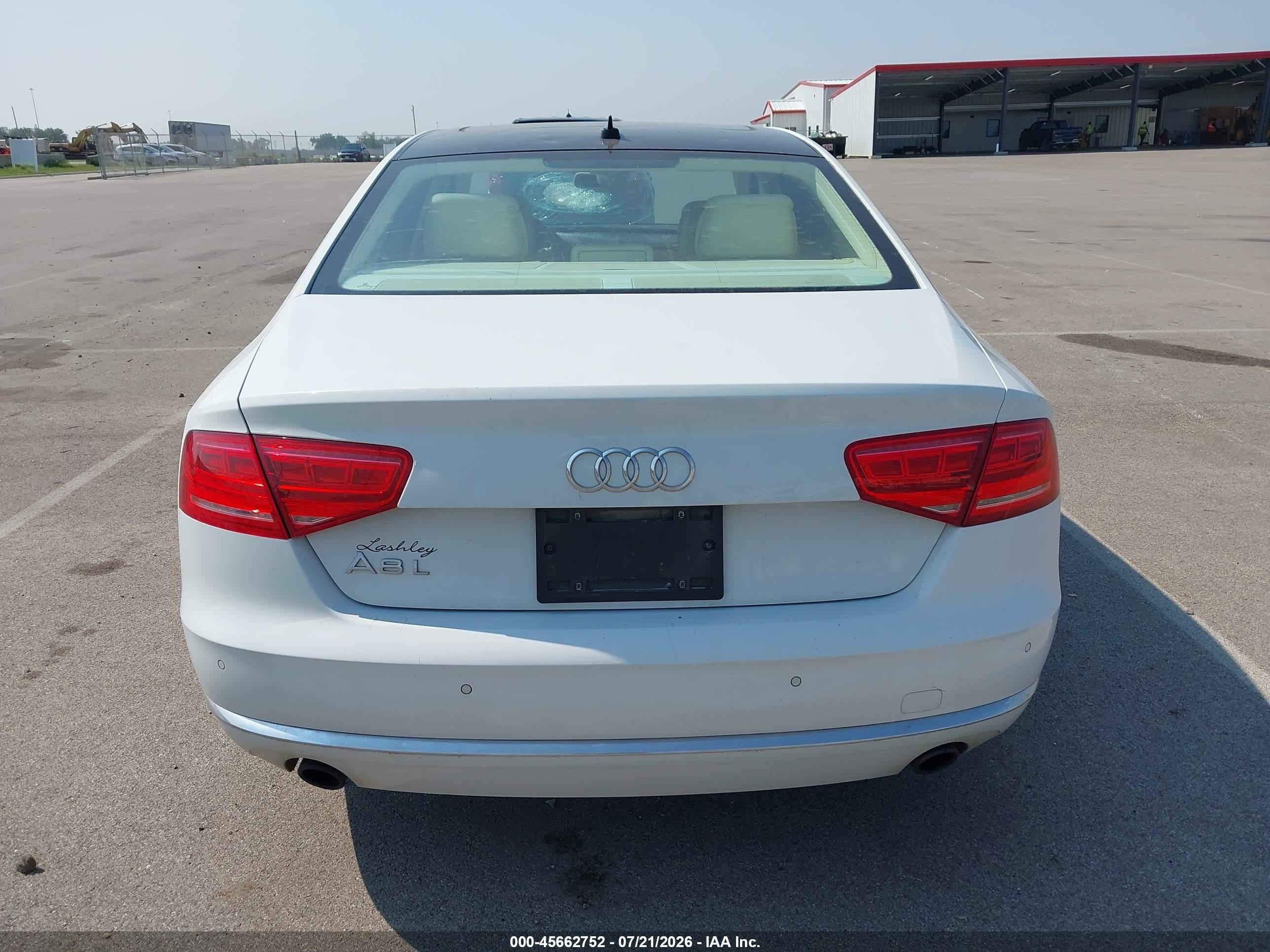 2013 Audi A8 L 3.0t Белый vin: WAURGAFD7DN005611