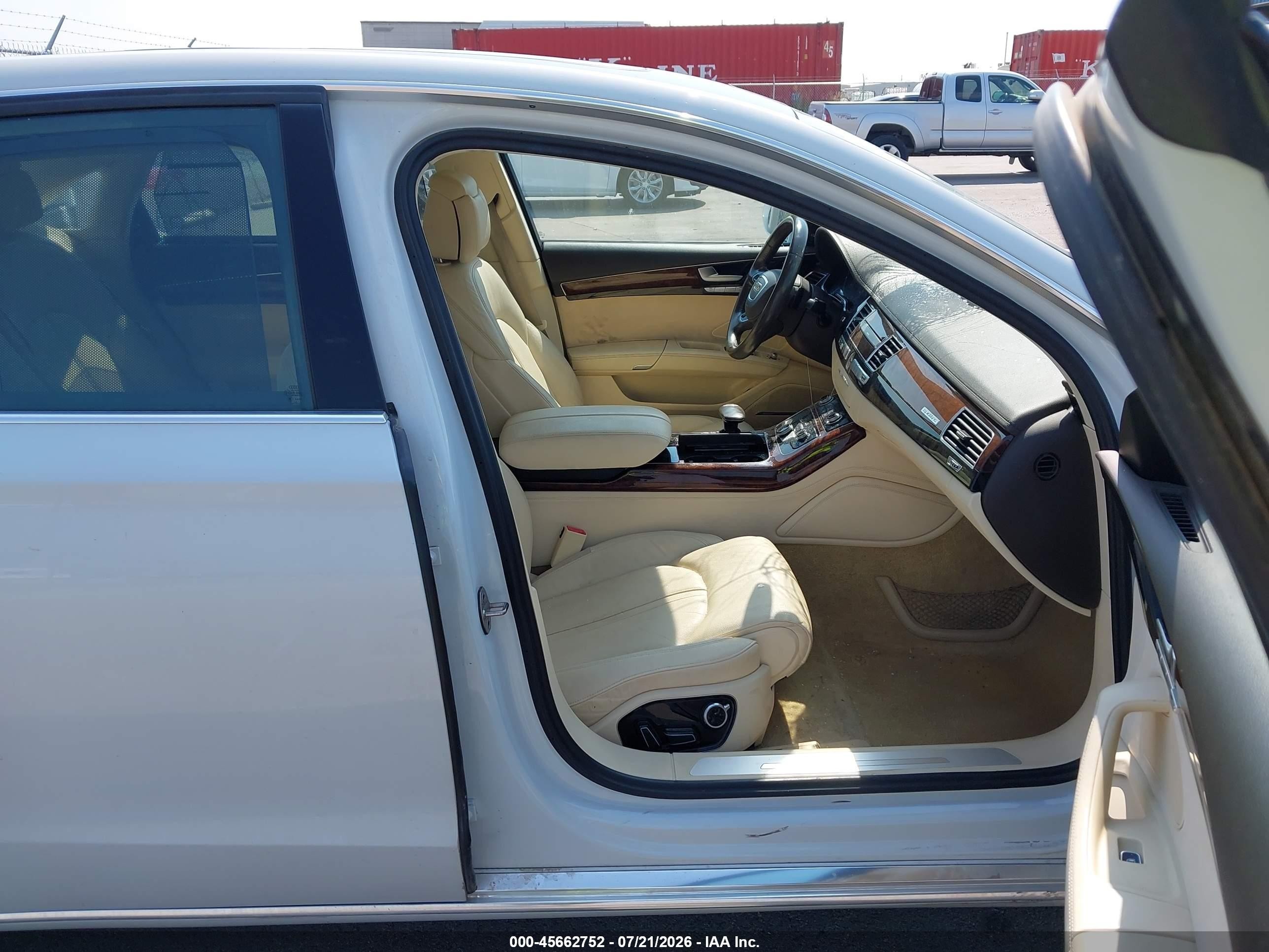 2013 Audi A8 L 3.0t Белый vin: WAURGAFD7DN005611